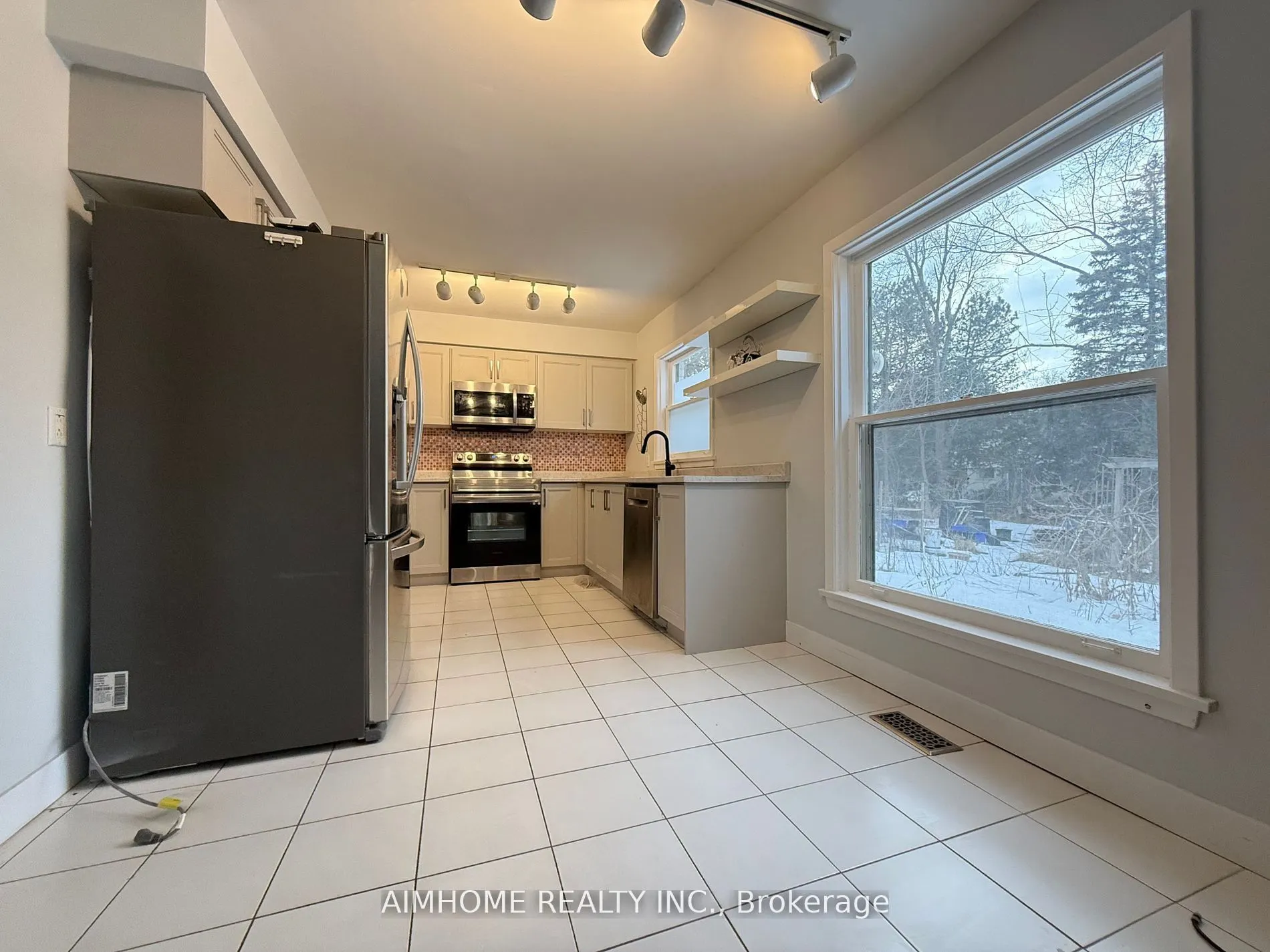 338 Steeles Avenue E