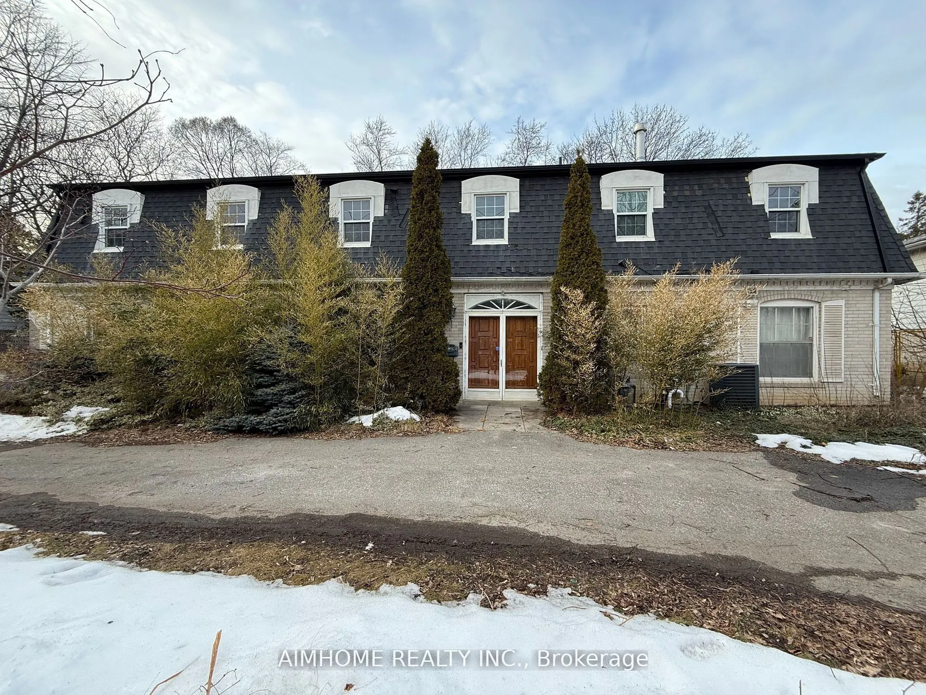 338 Steeles Avenue E