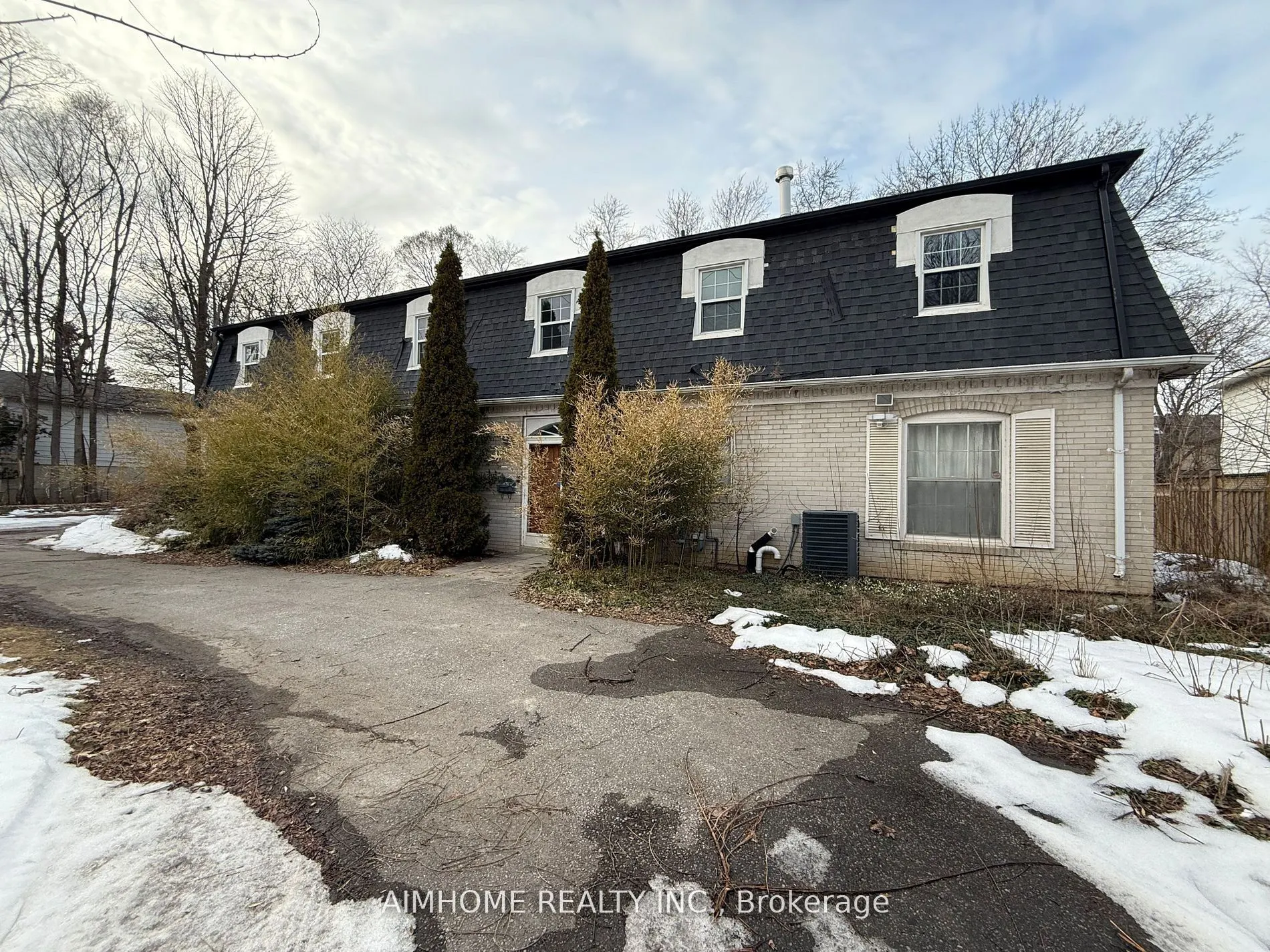 338 Steeles Avenue E