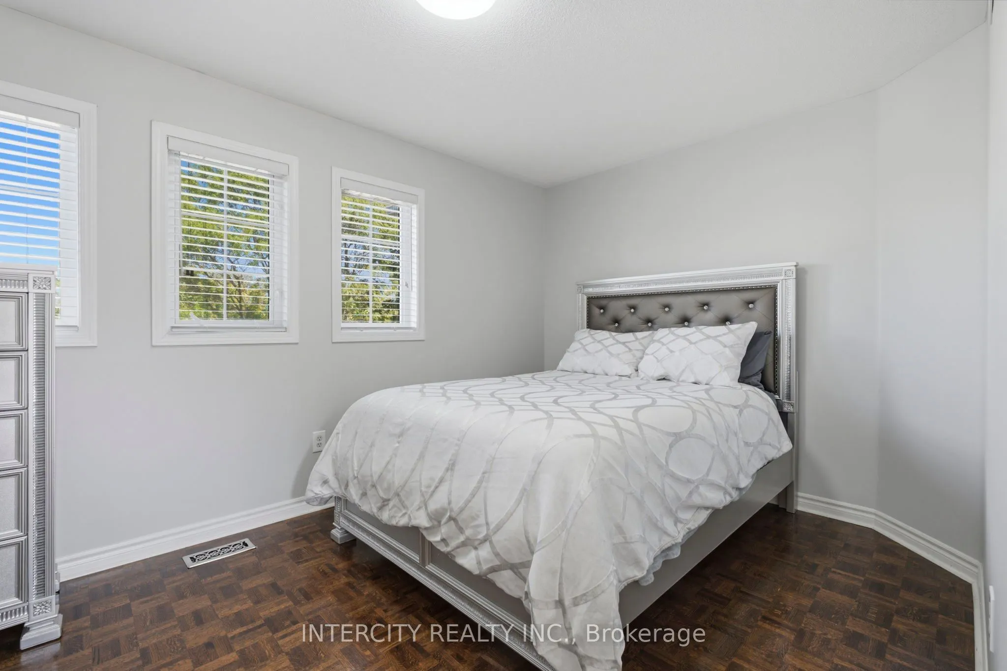 93 Chalone Crescent