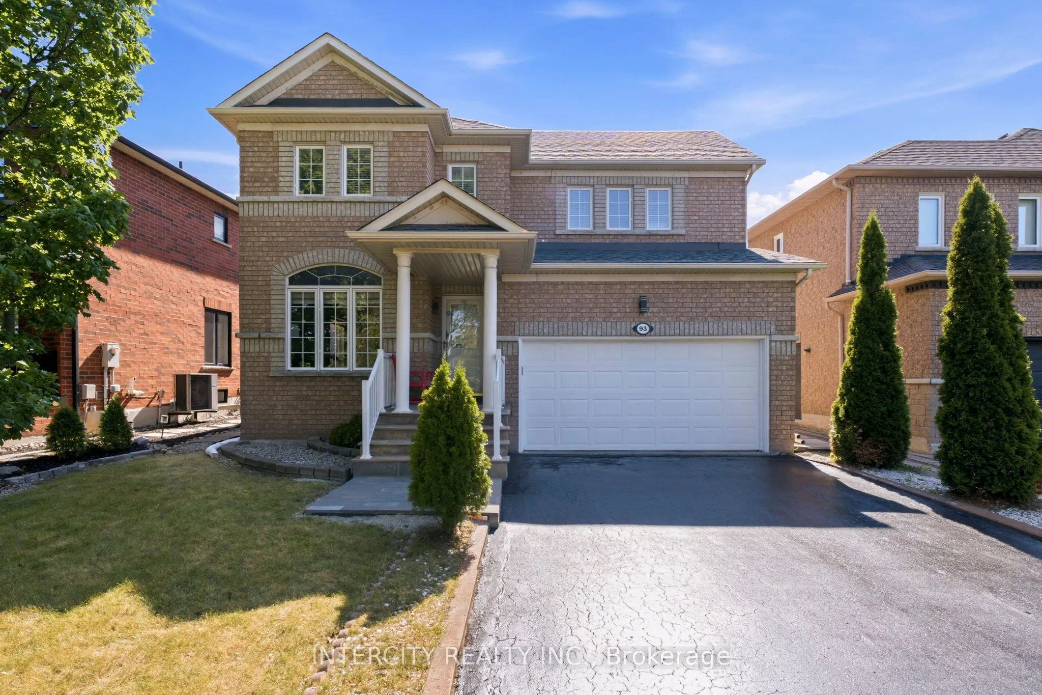 93 Chalone Crescent