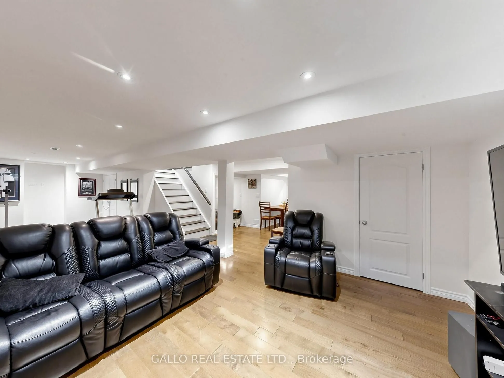 111 Pondmede Crescent