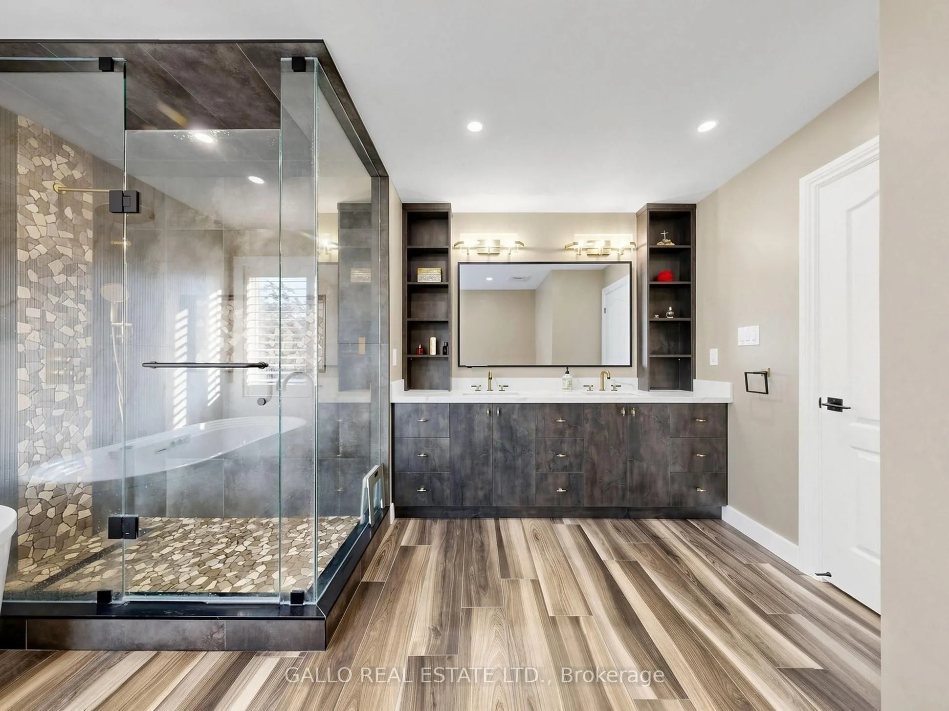111 Pondmede Crescent
