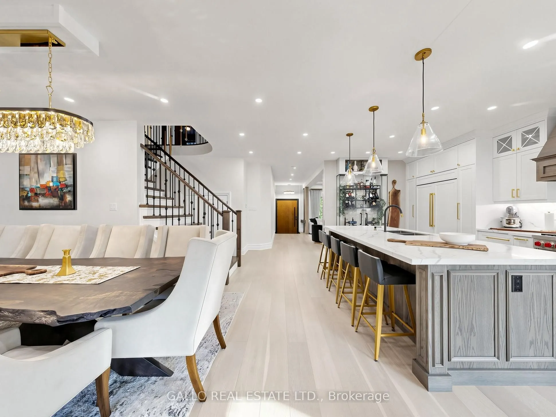 111 Pondmede Crescent