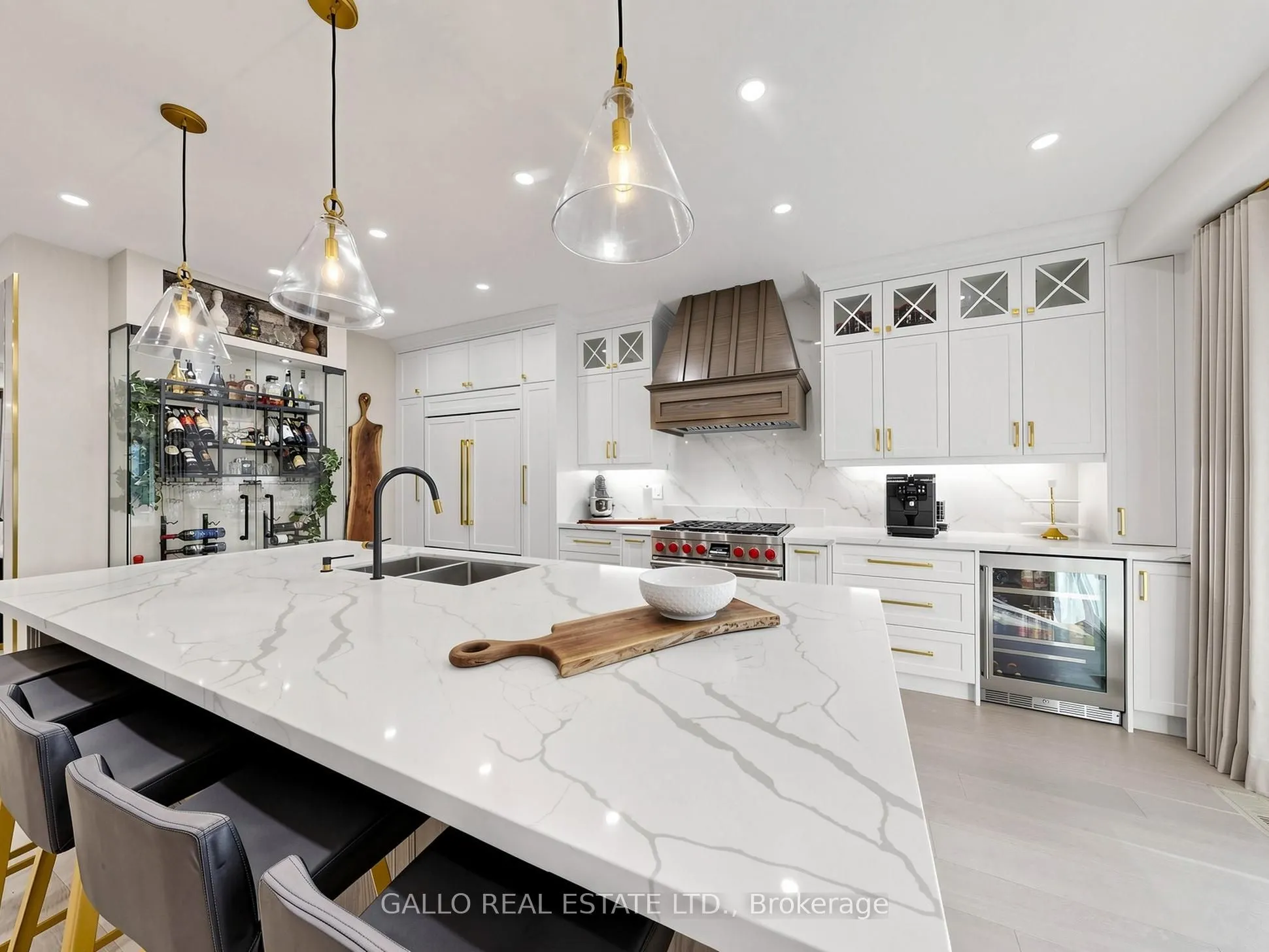 111 Pondmede Crescent