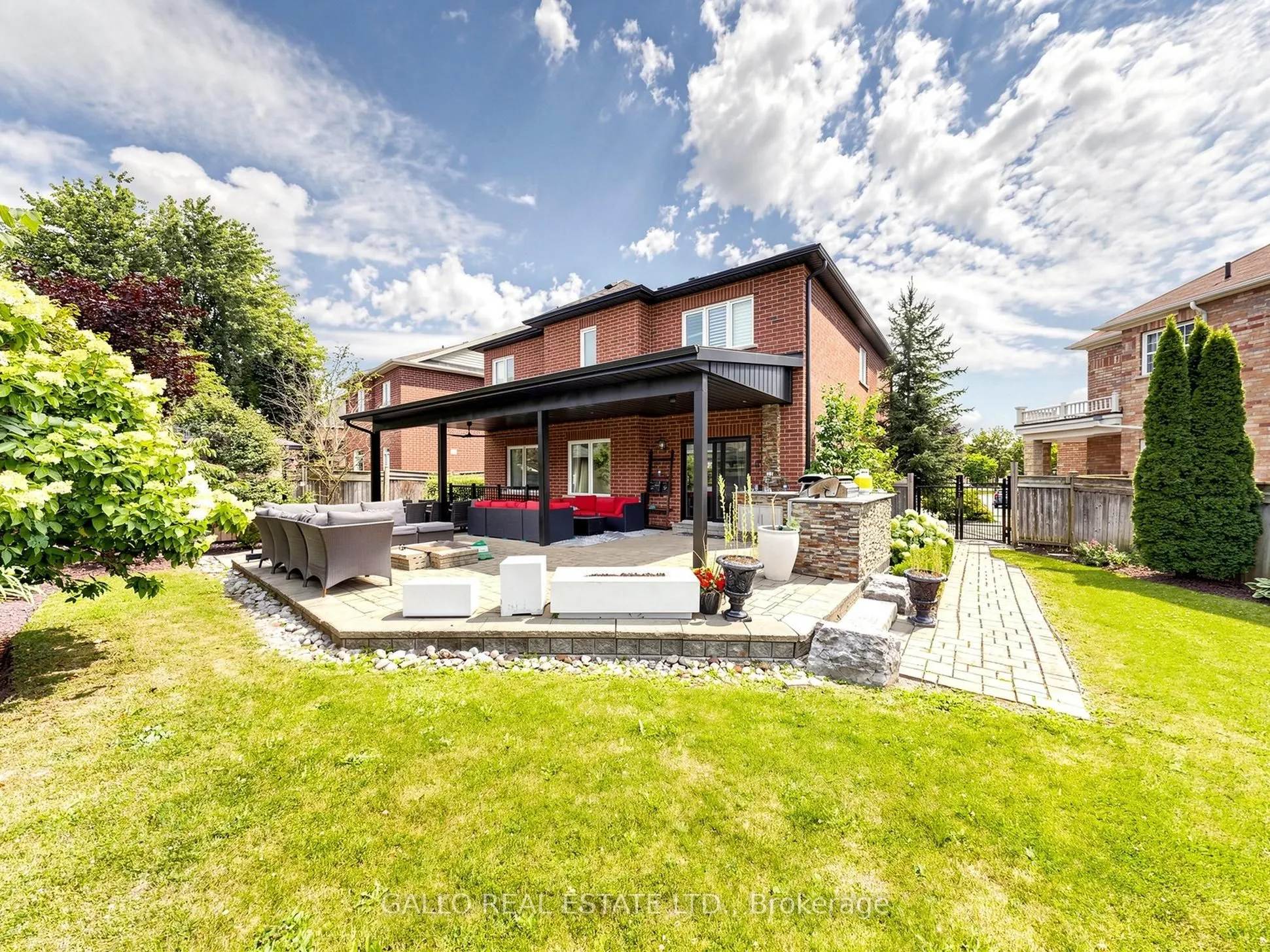 111 Pondmede Crescent
