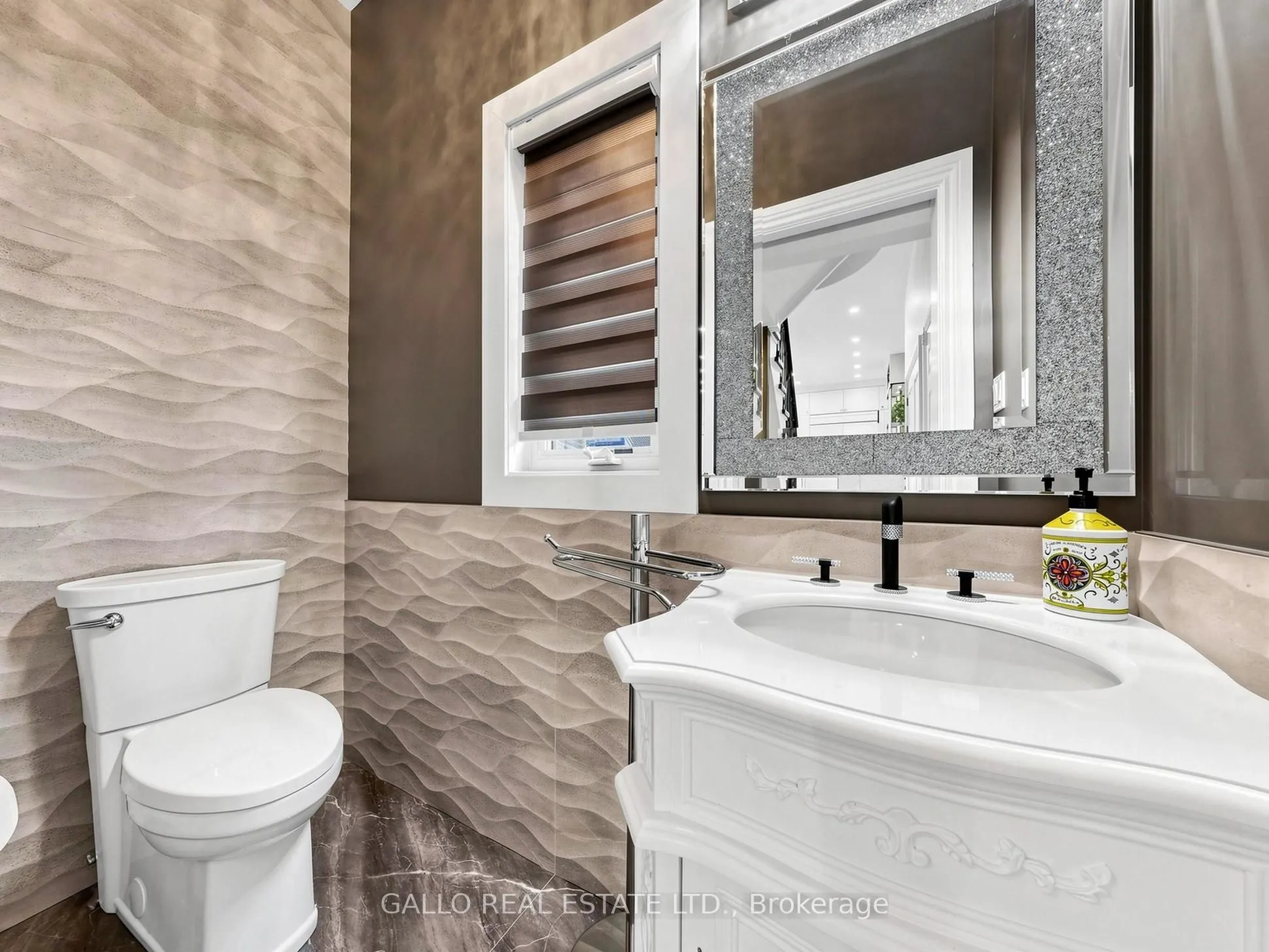 111 Pondmede Crescent