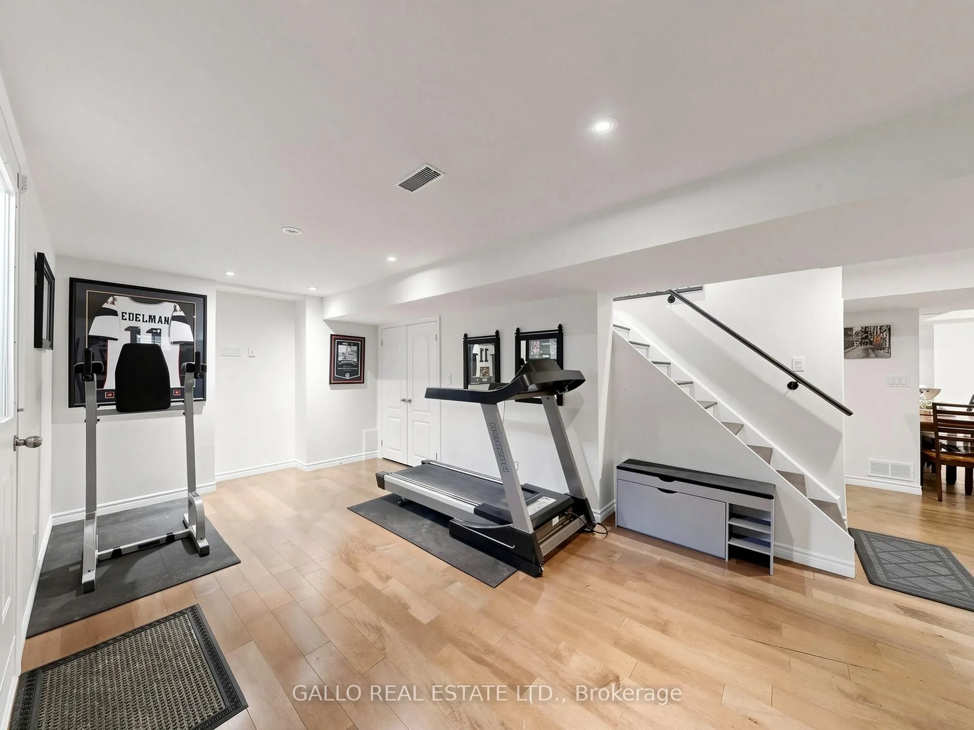 111 Pondmede Crescent