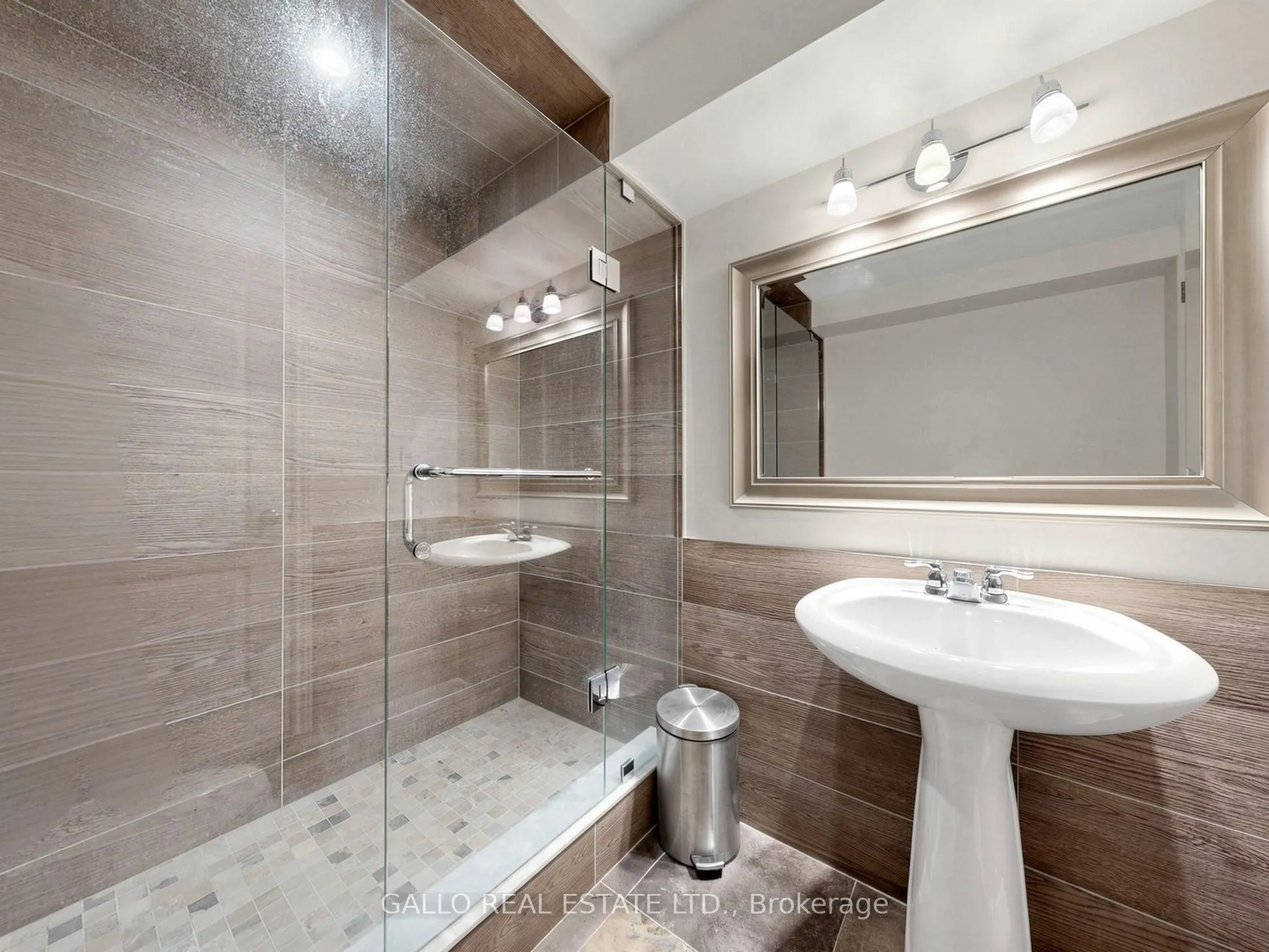111 Pondmede Crescent
