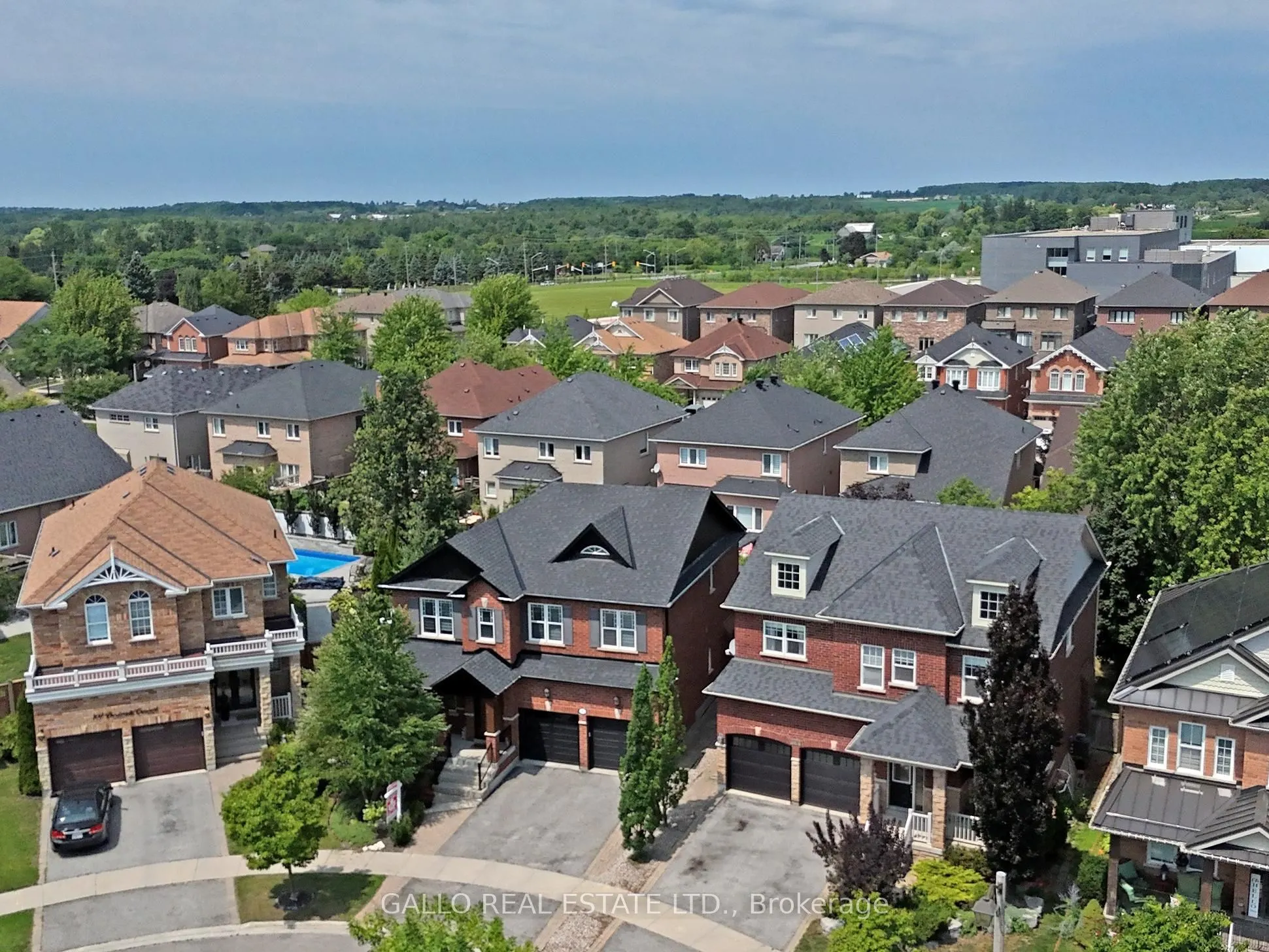111 Pondmede Crescent