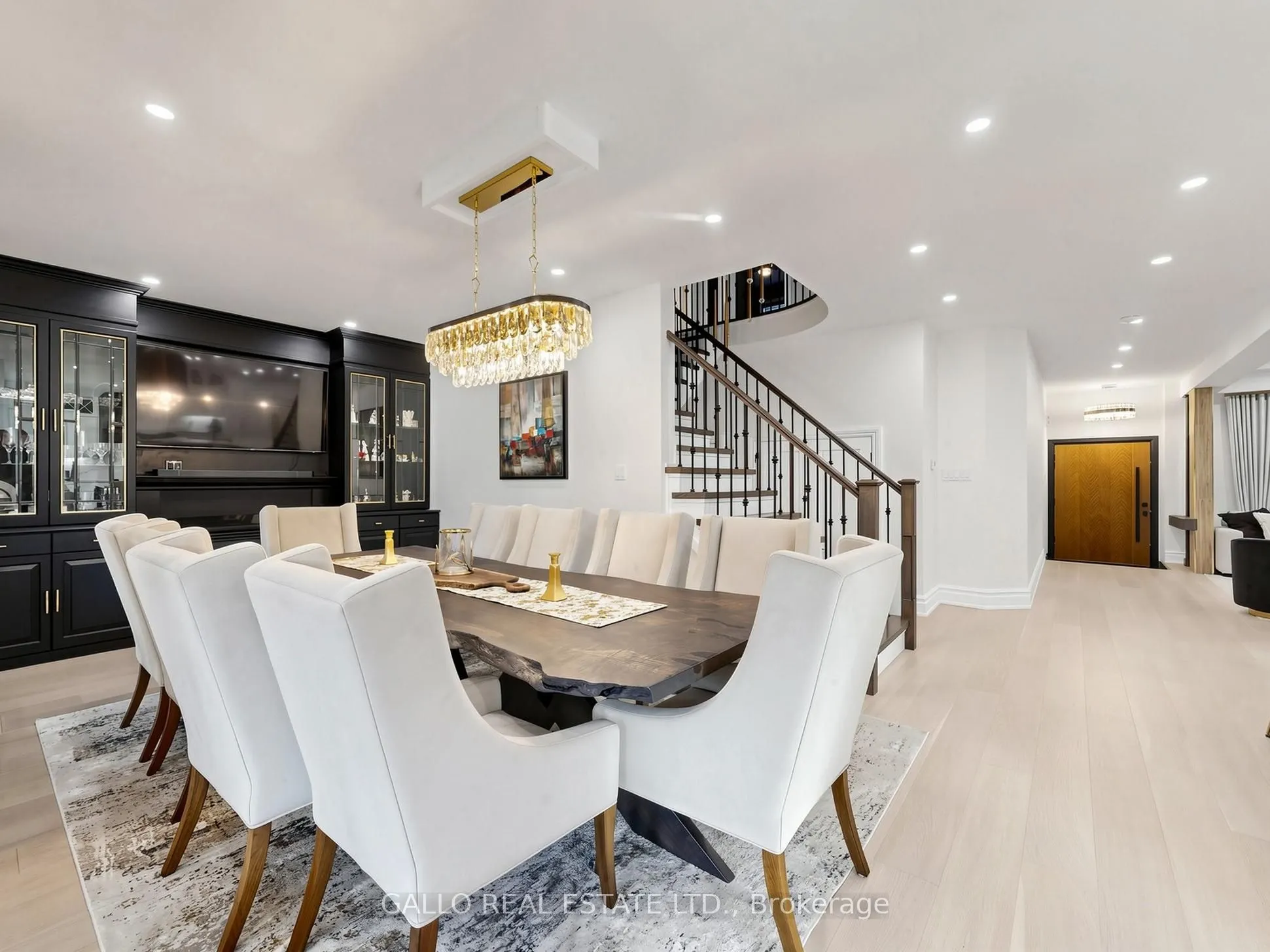 111 Pondmede Crescent