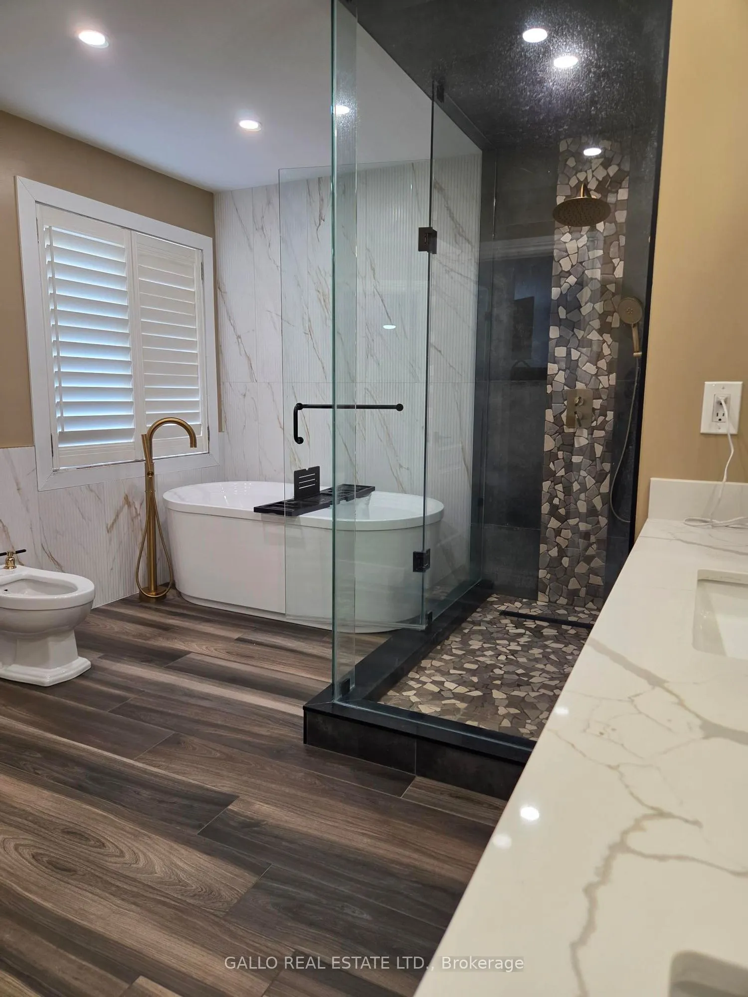 111 Pondmede Crescent