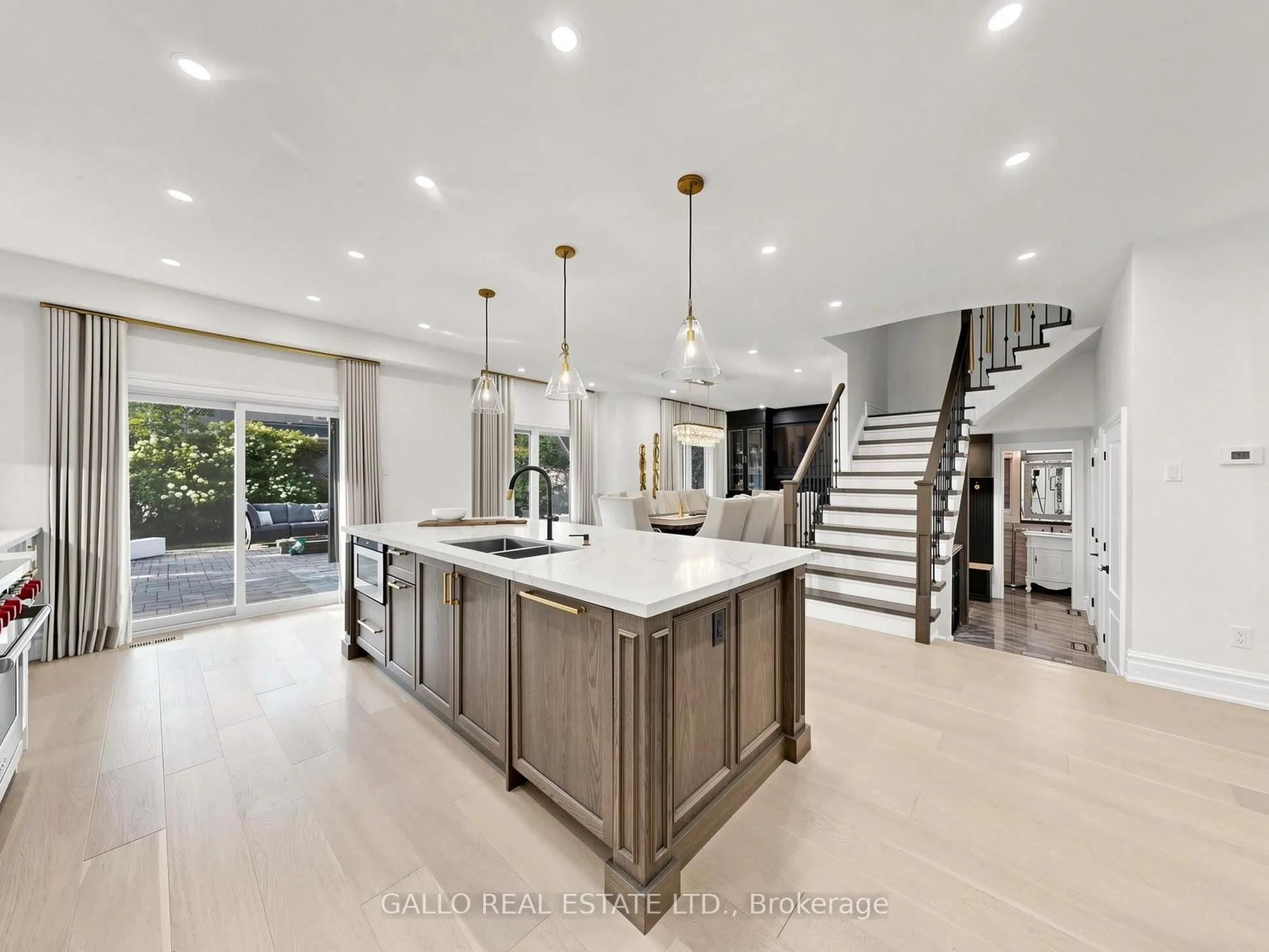 111 Pondmede Crescent