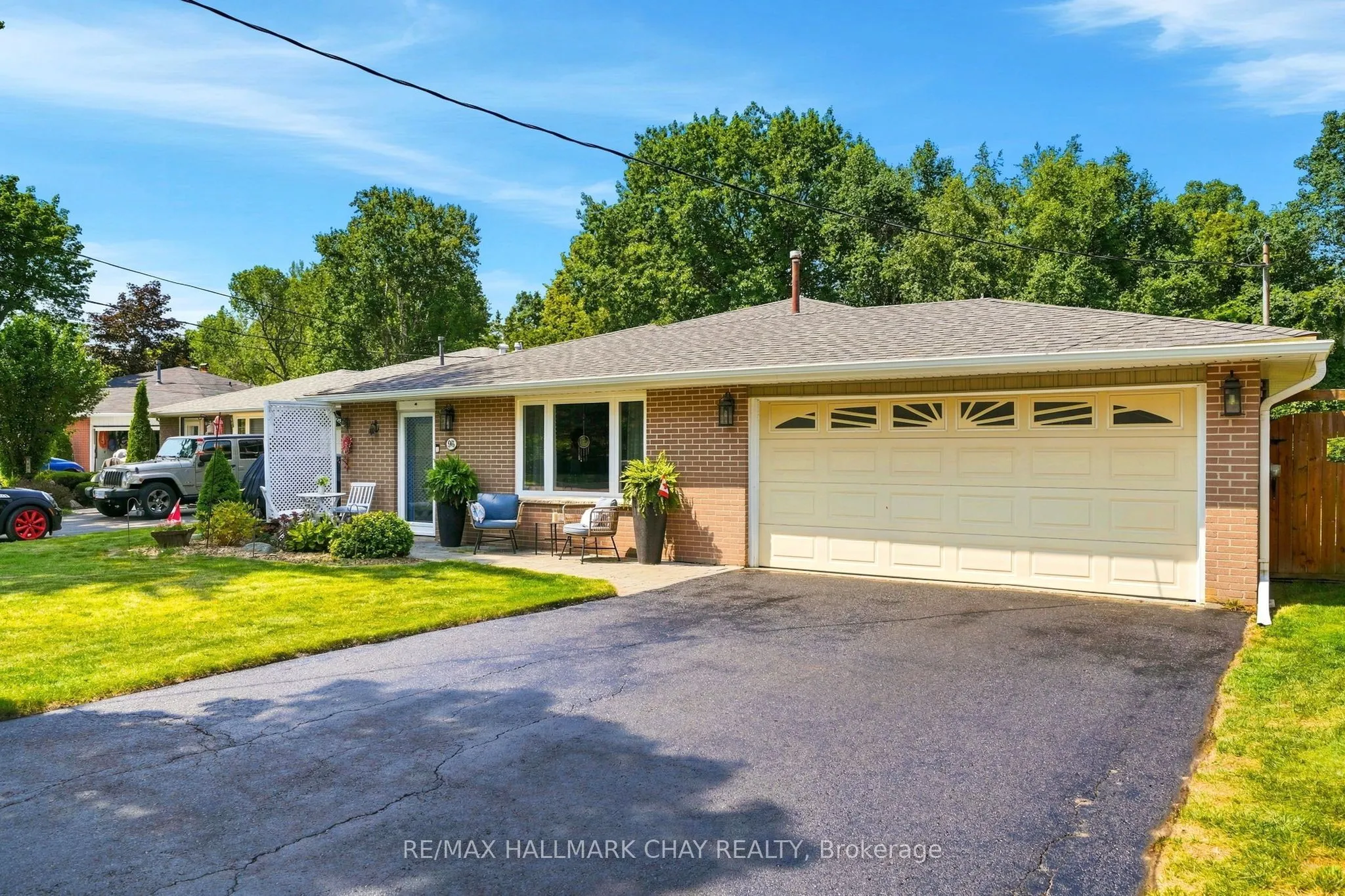 96 Maple Avenue W