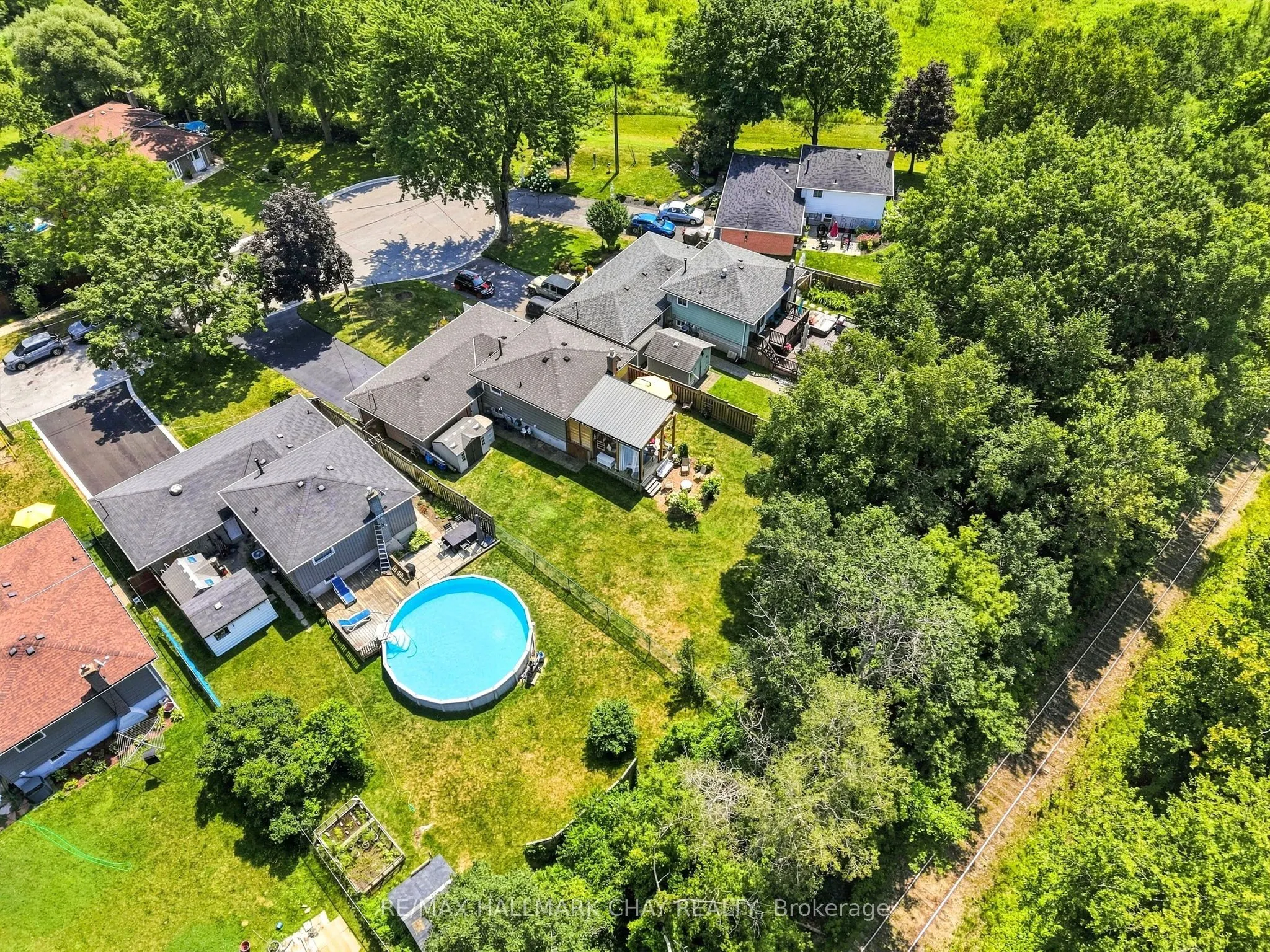 96 Maple Avenue W