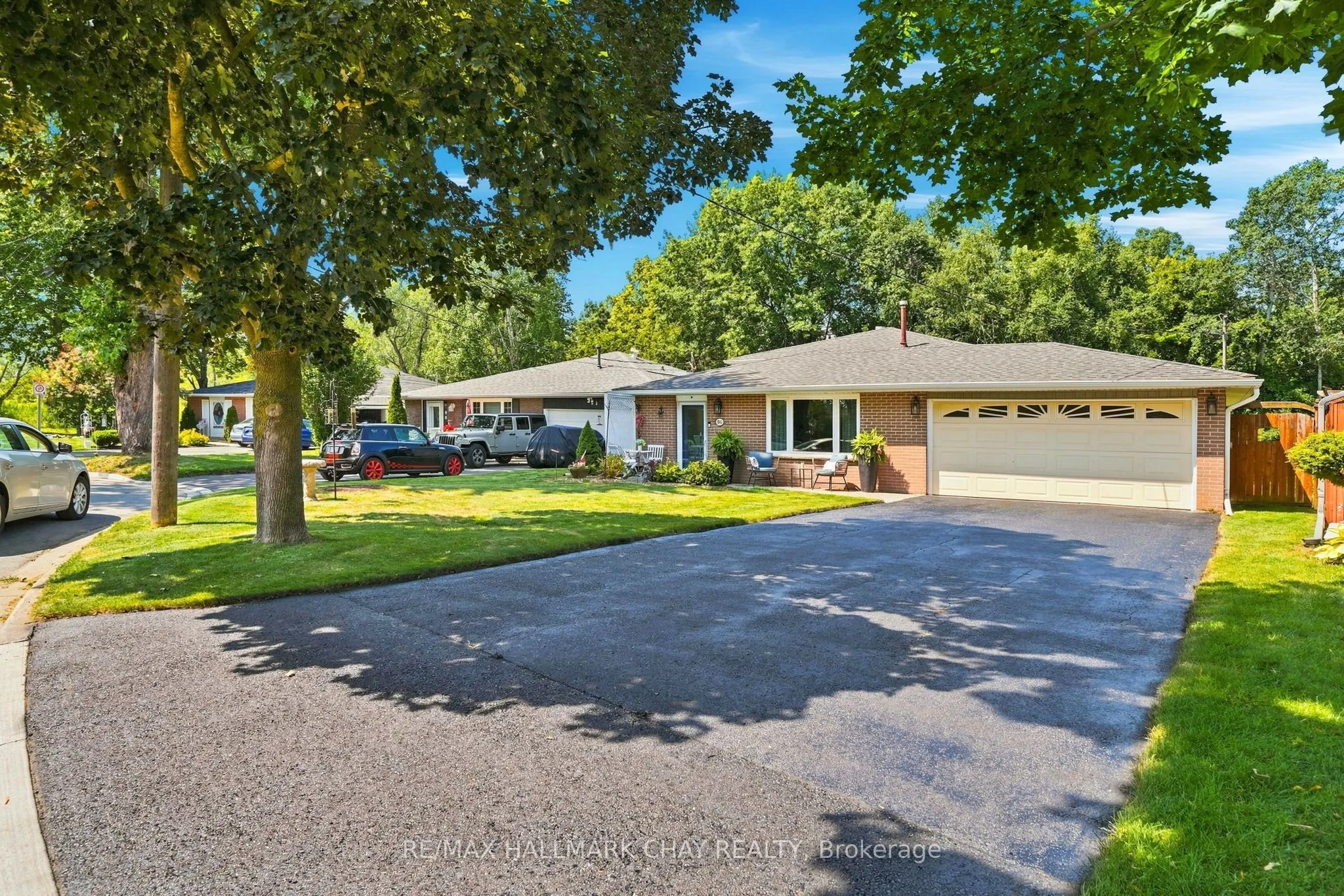 96 Maple Avenue W