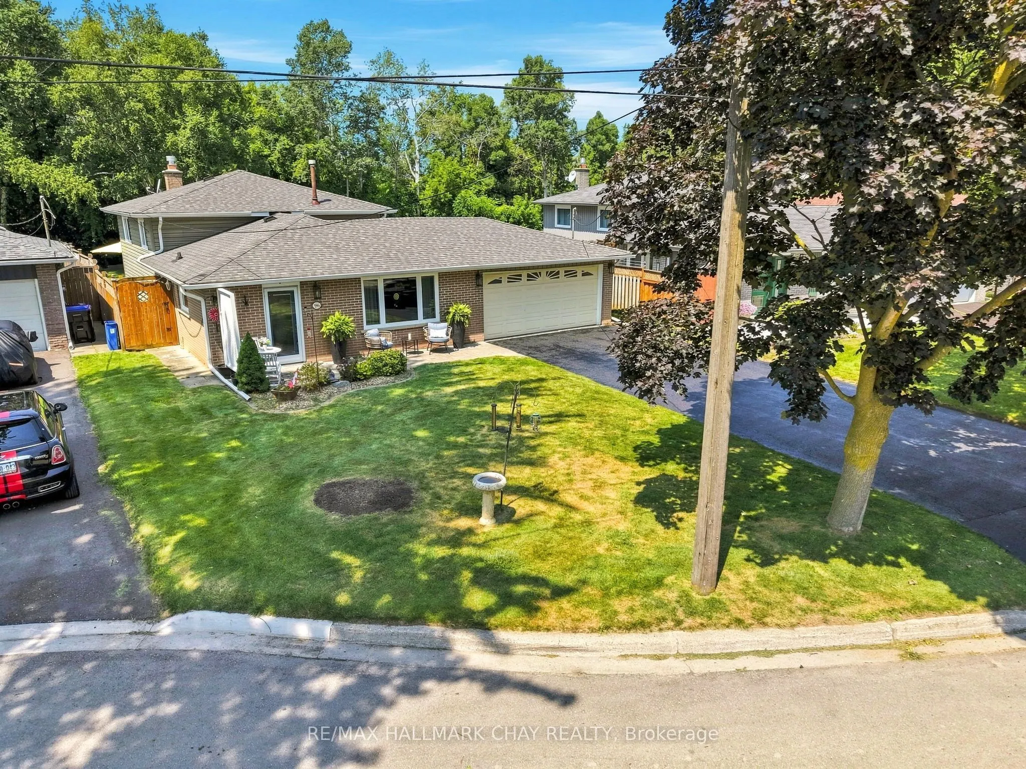 96 Maple Avenue W