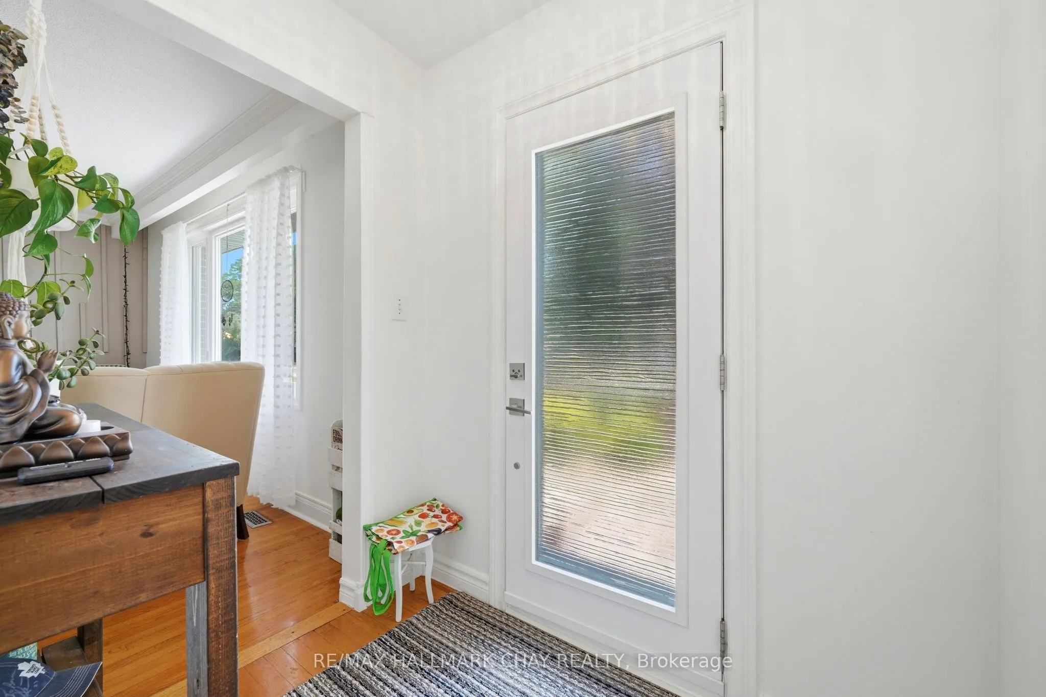 96 Maple Avenue W