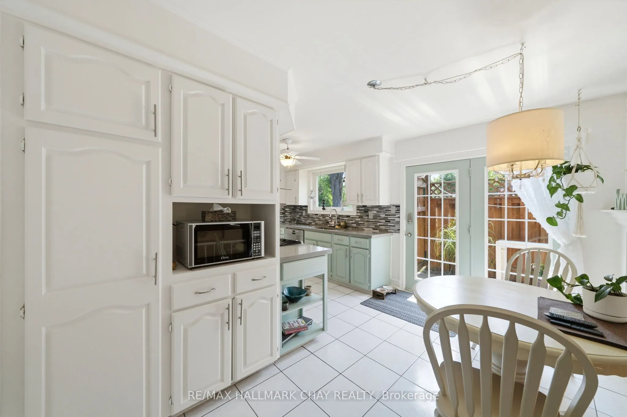 96 Maple Avenue W