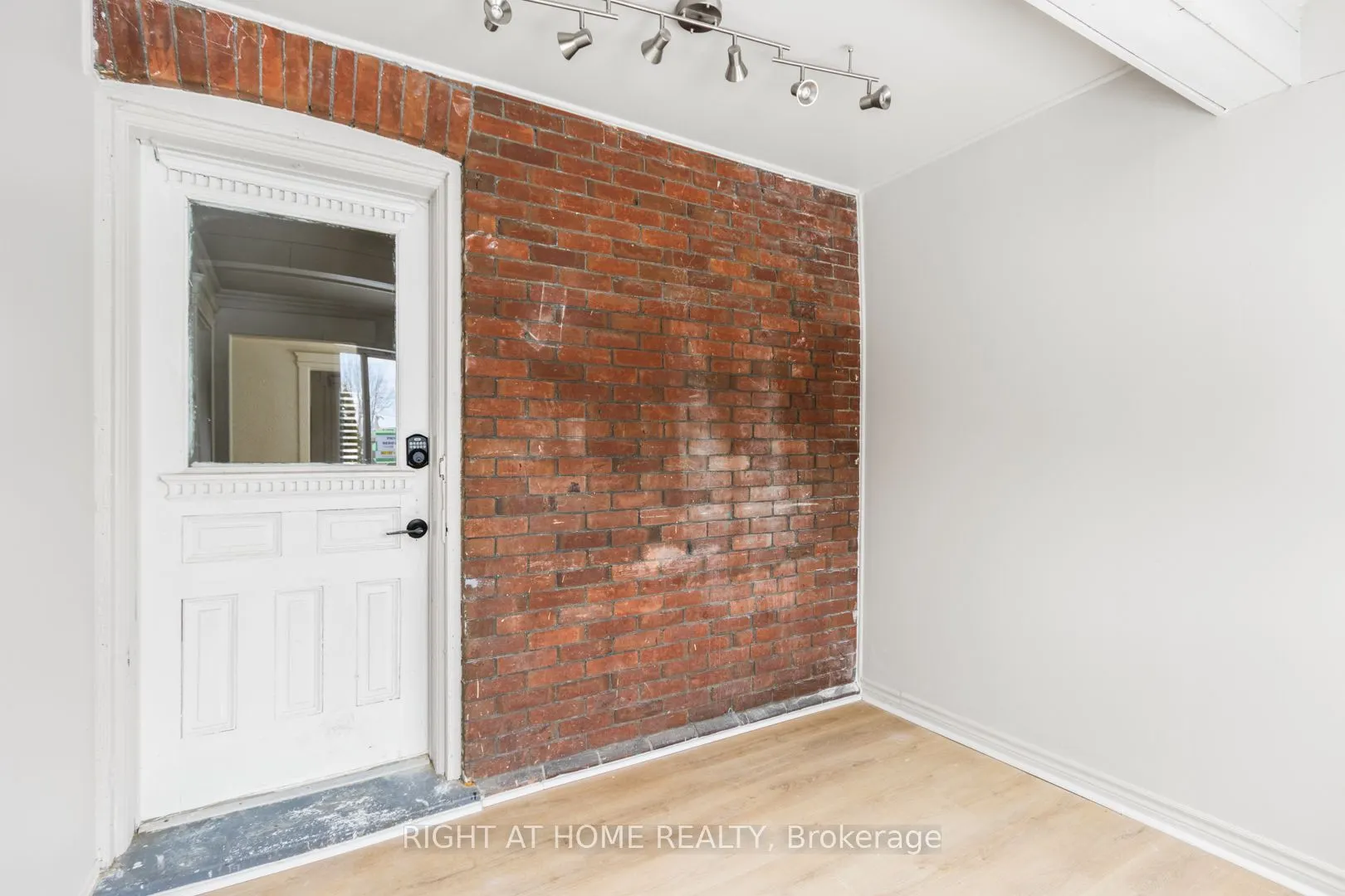 443 Ontario Street #Main Floor