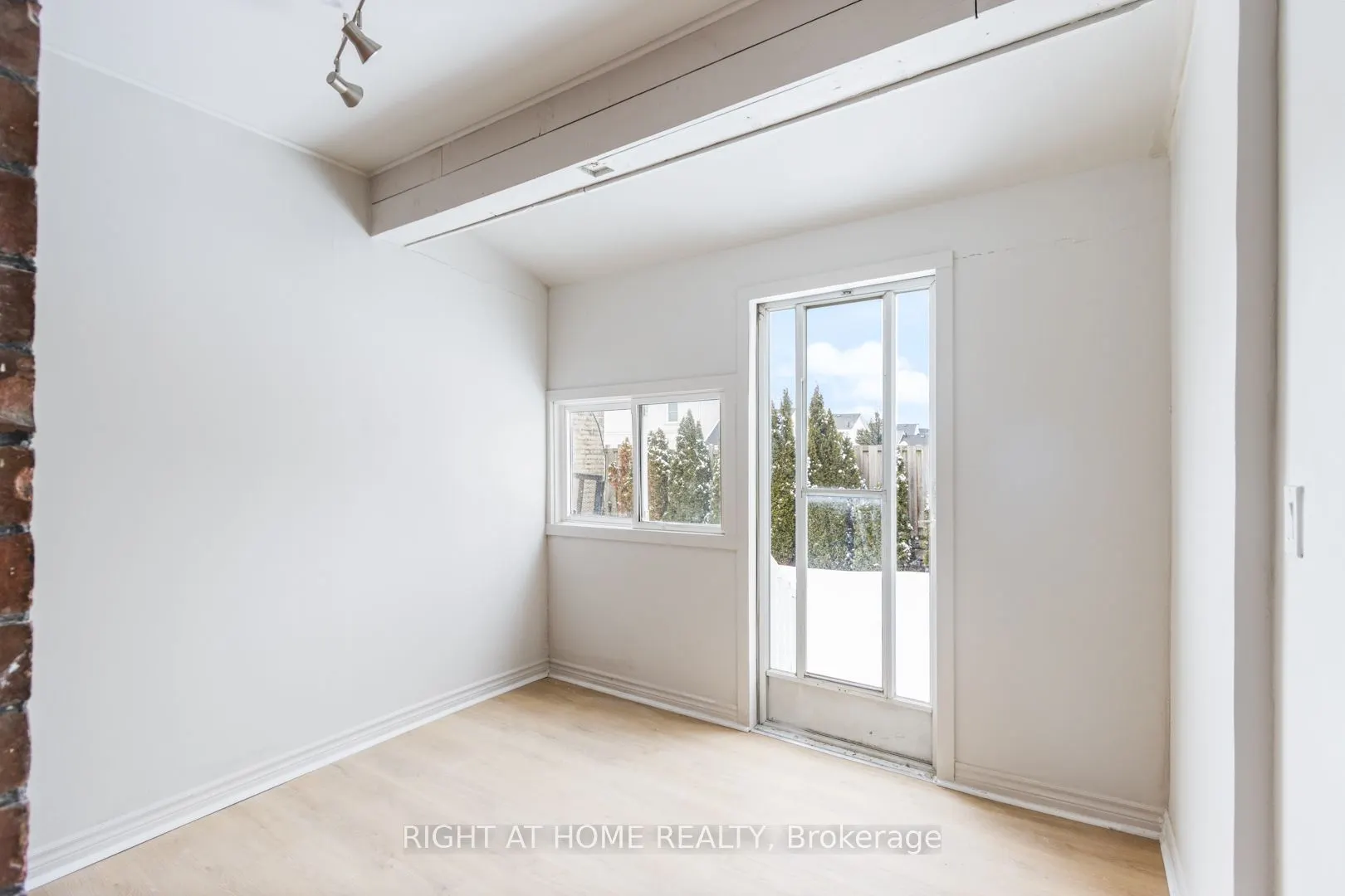 443 Ontario Street #Main Floor