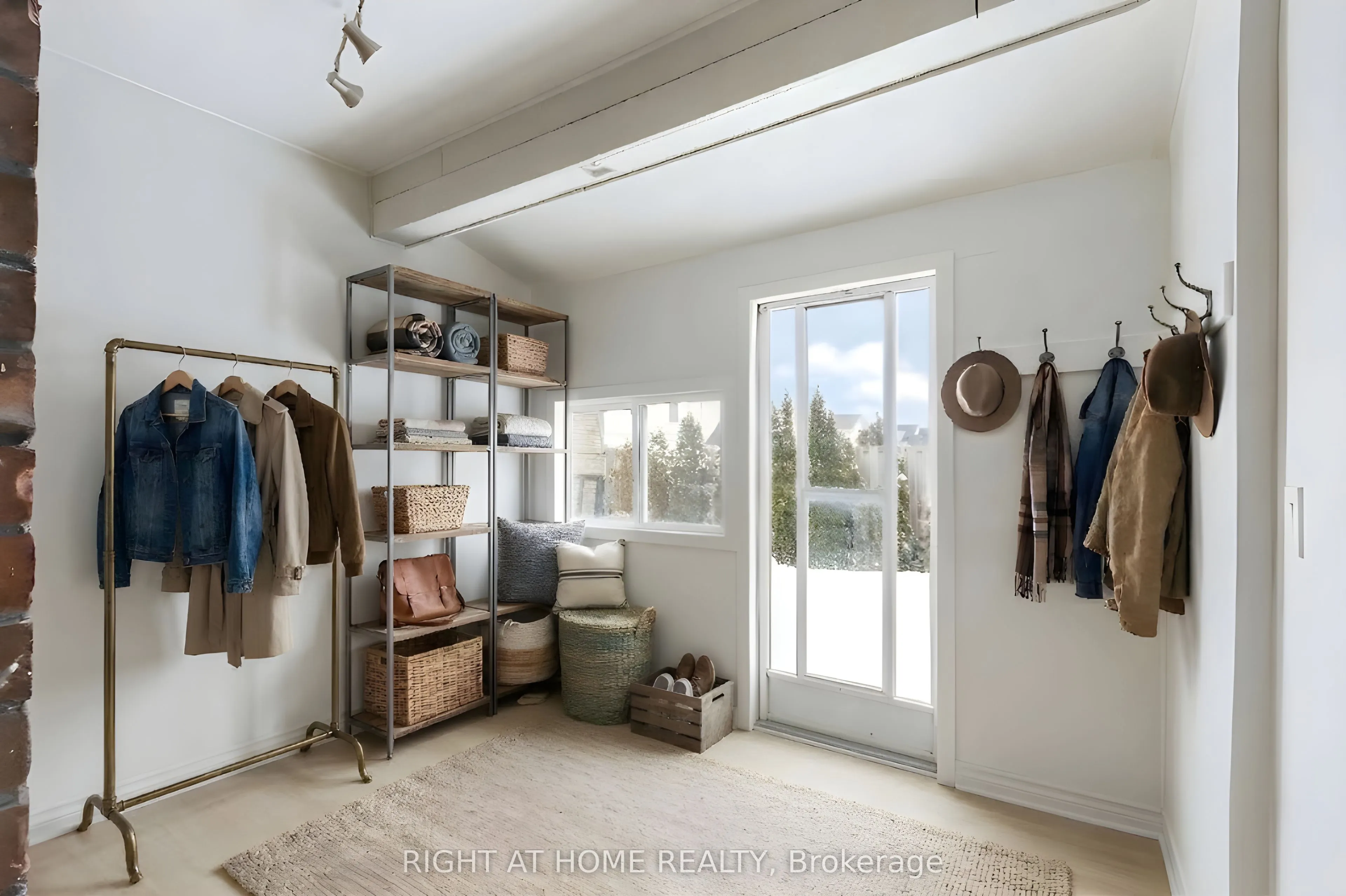 443 Ontario Street #Main Floor