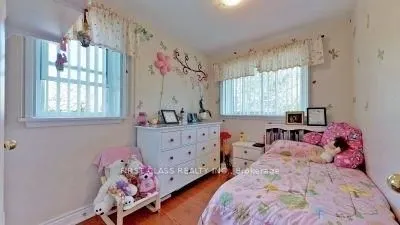369 Paliser Crescent S