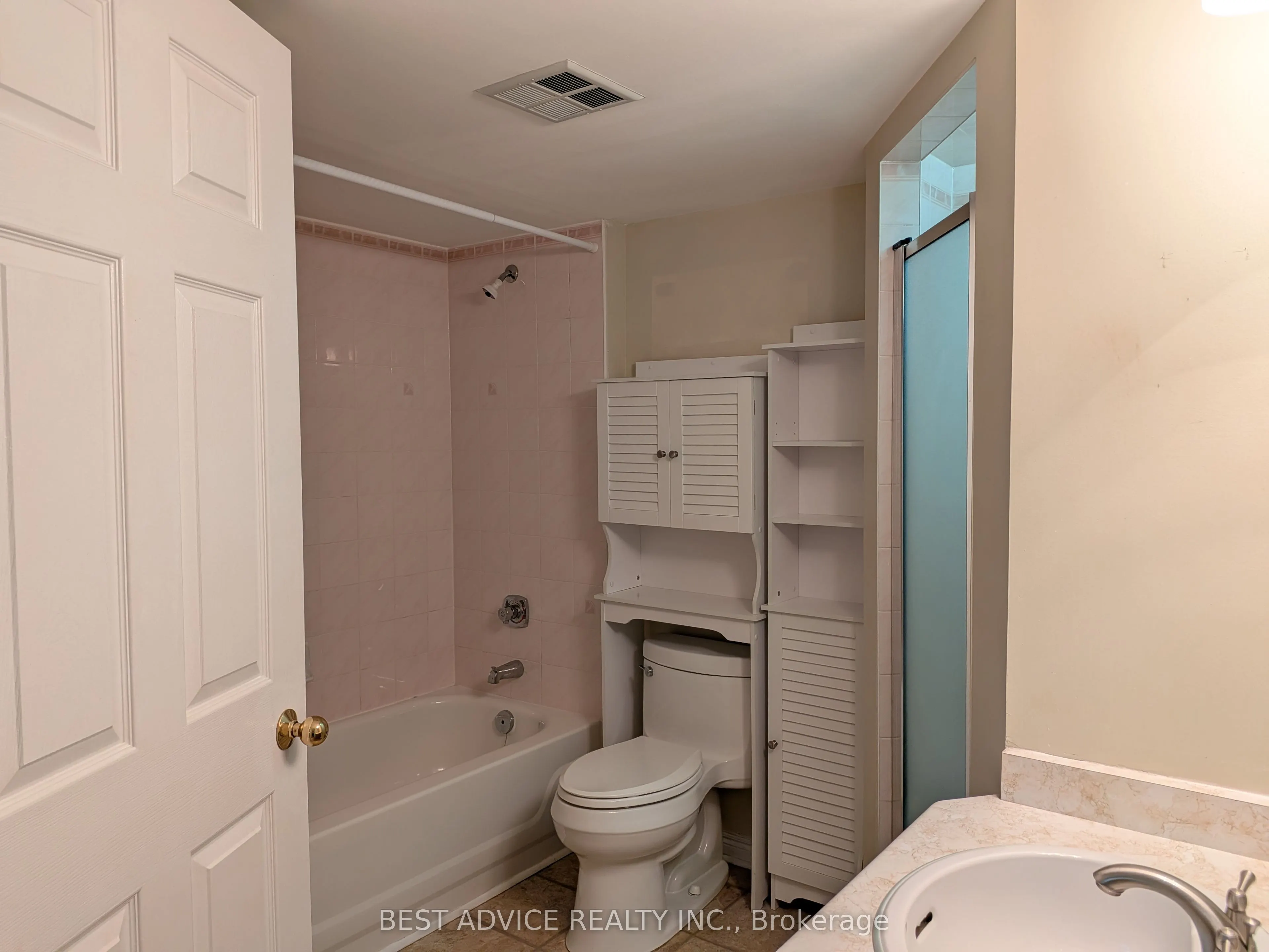 85 Wellington Street W #104