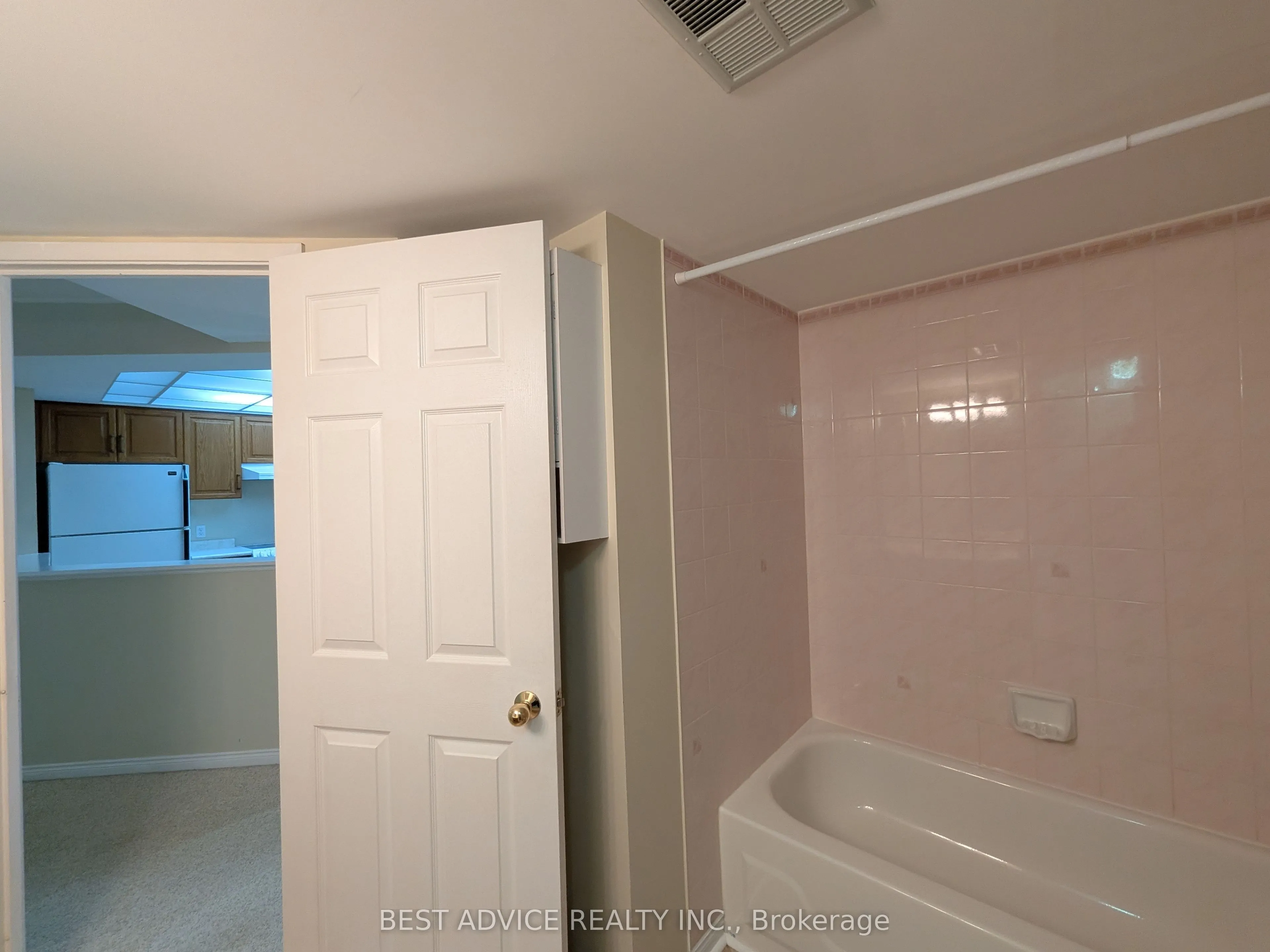 85 Wellington Street W #104