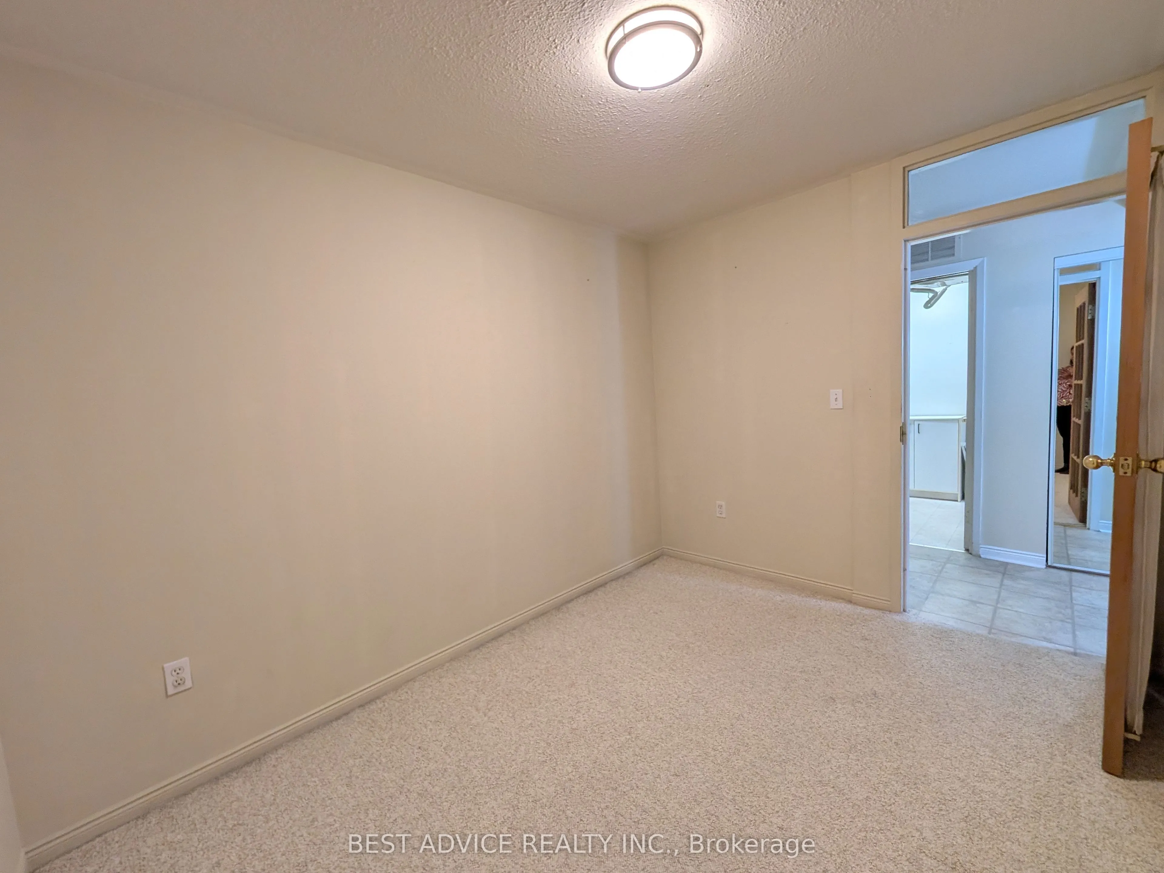 85 Wellington Street W #104