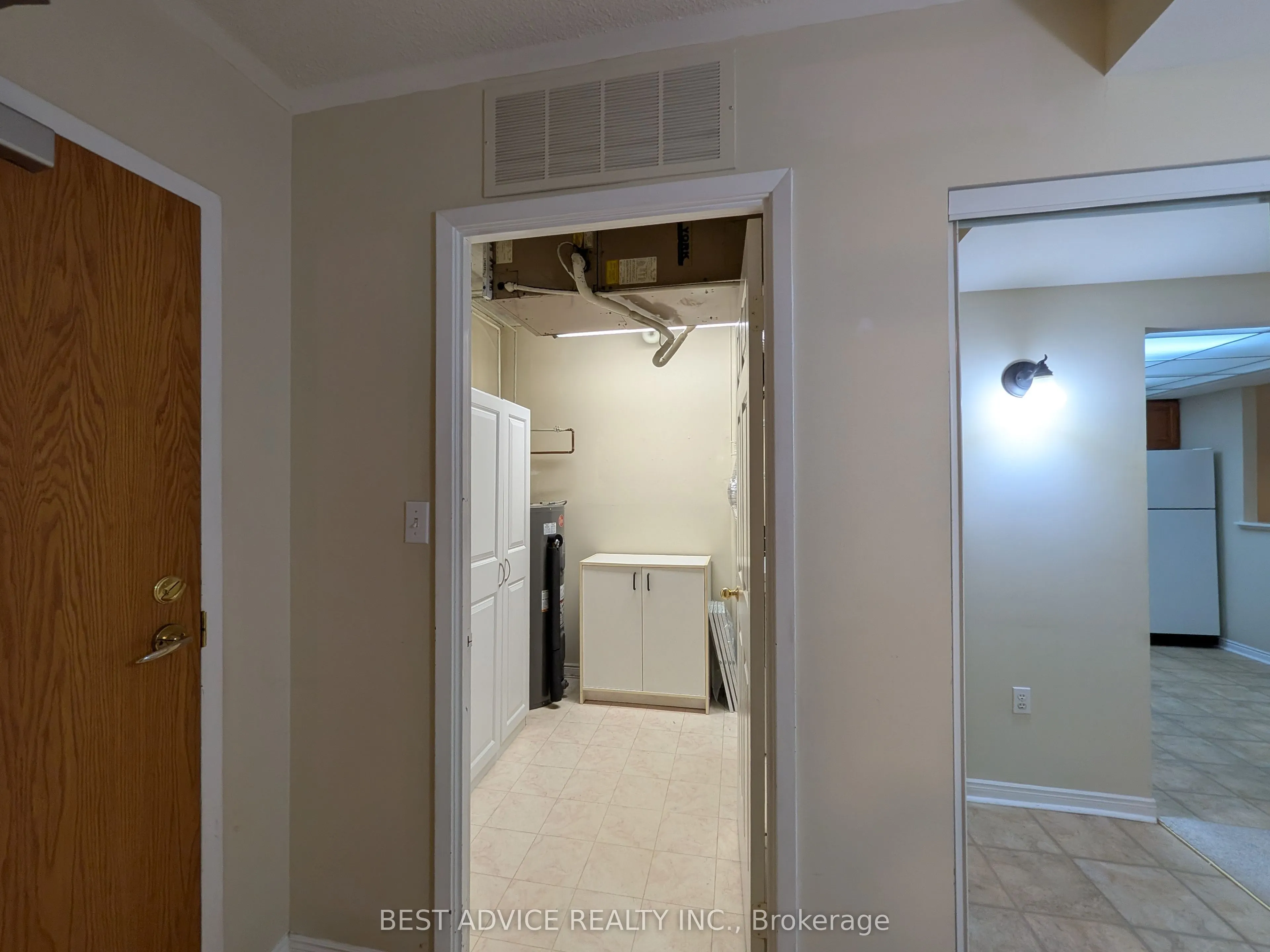85 Wellington Street W #104