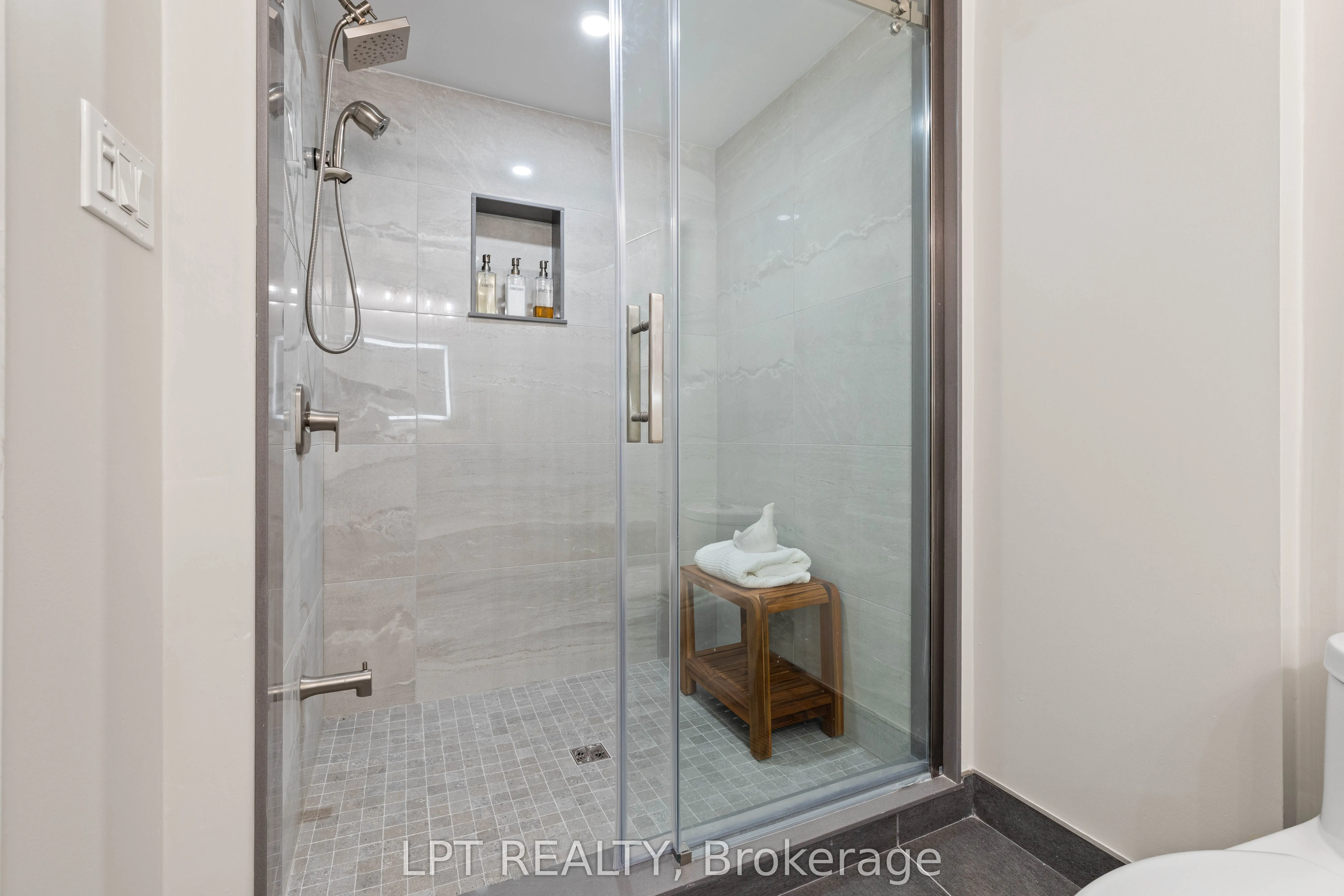 204 The Queensway S