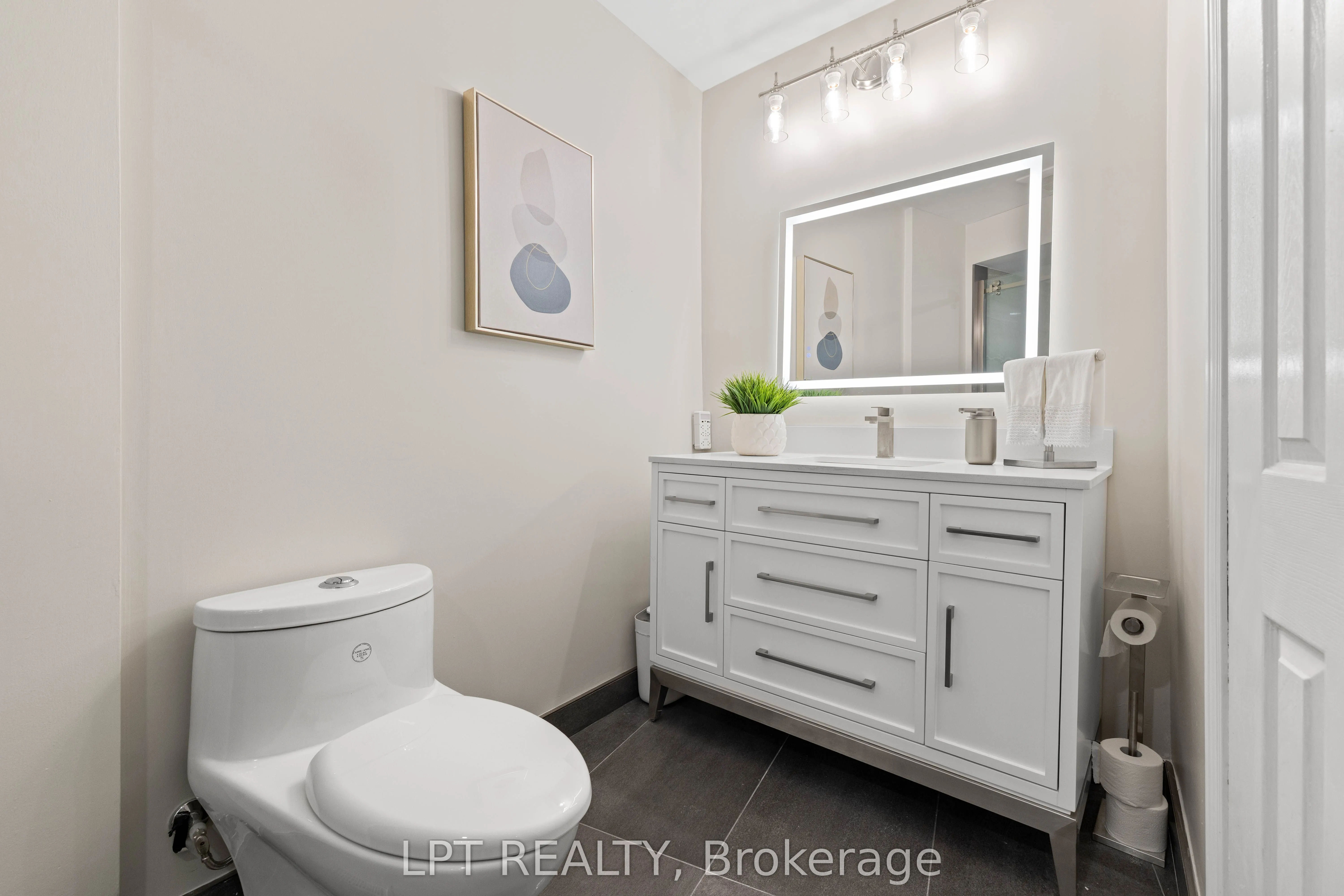 204 The Queensway S