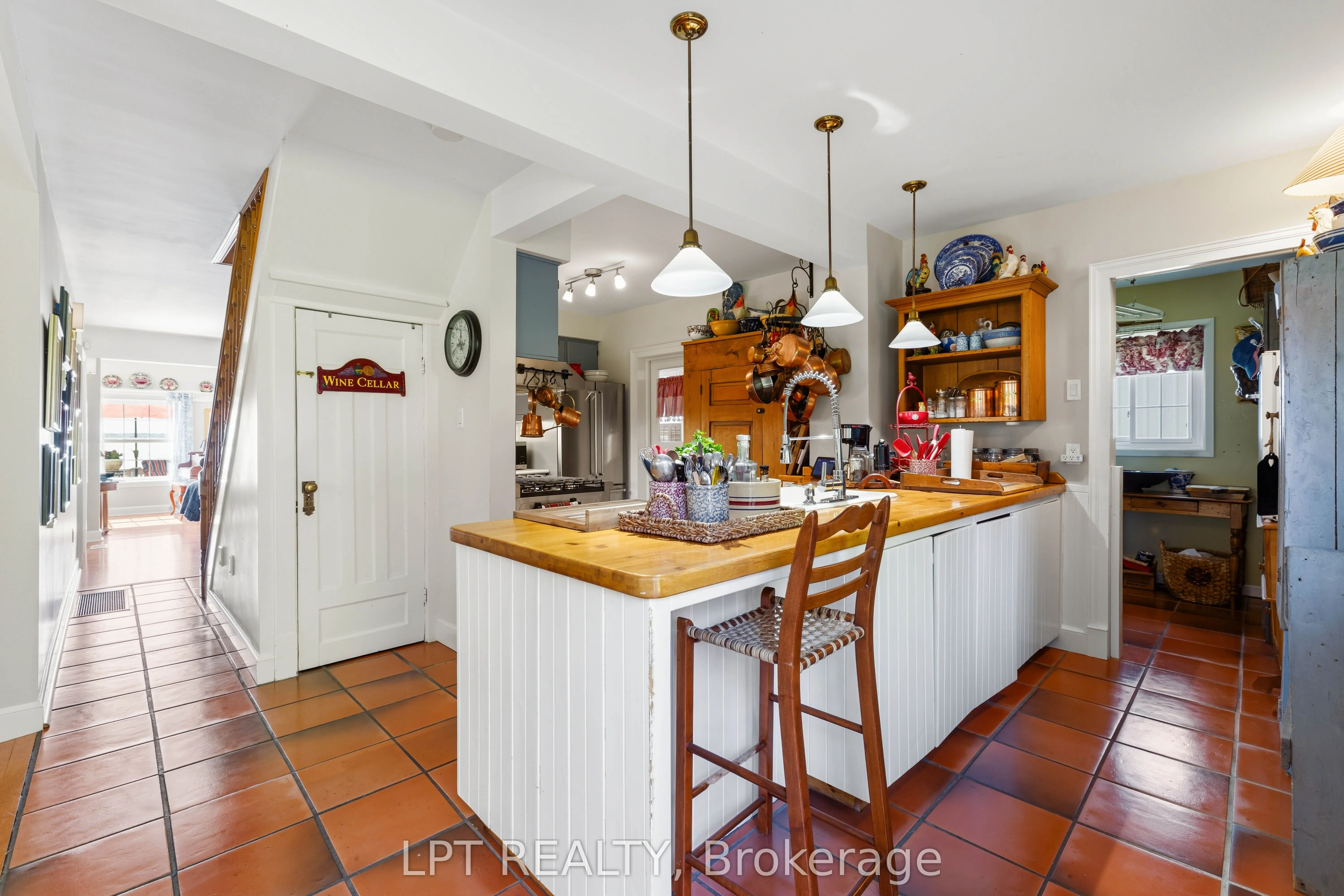 145 Lake Drive N