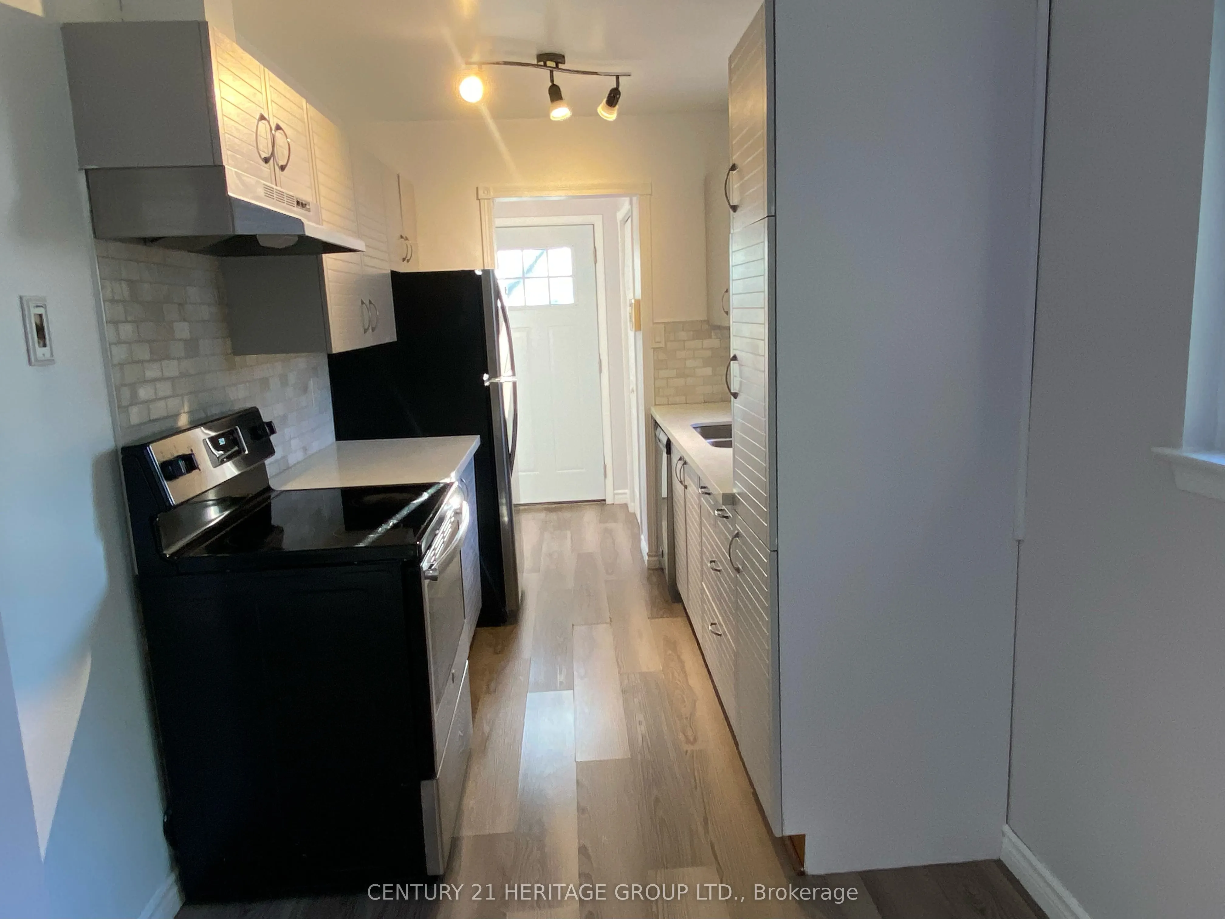 779 Greenfield Crescent #Main