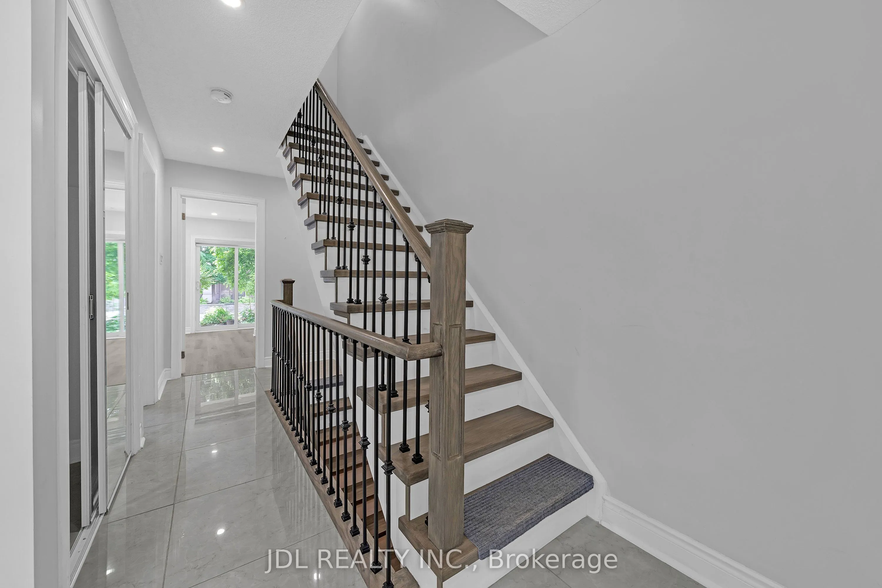 25 Galleria Parkway #23