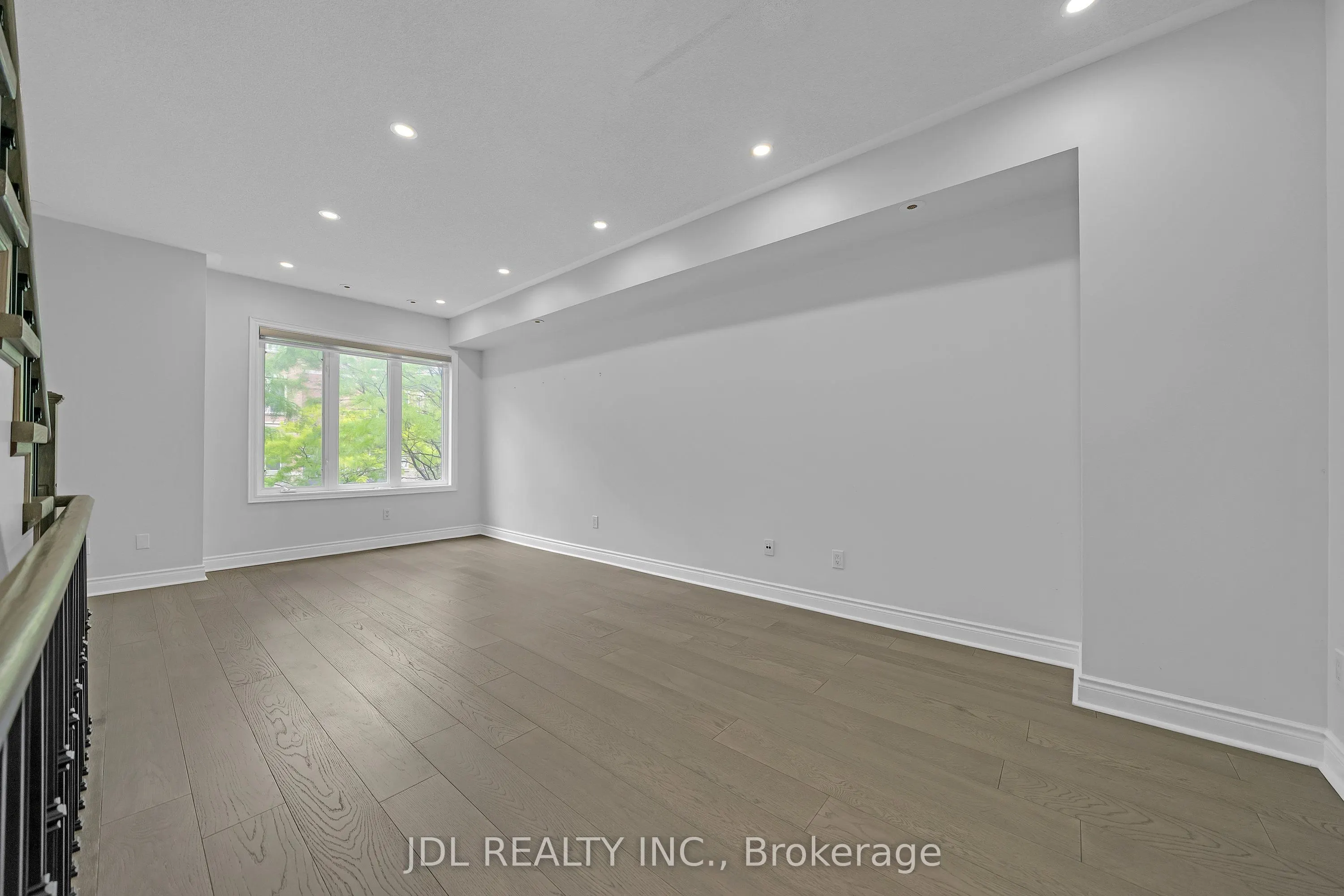25 Galleria Parkway #23