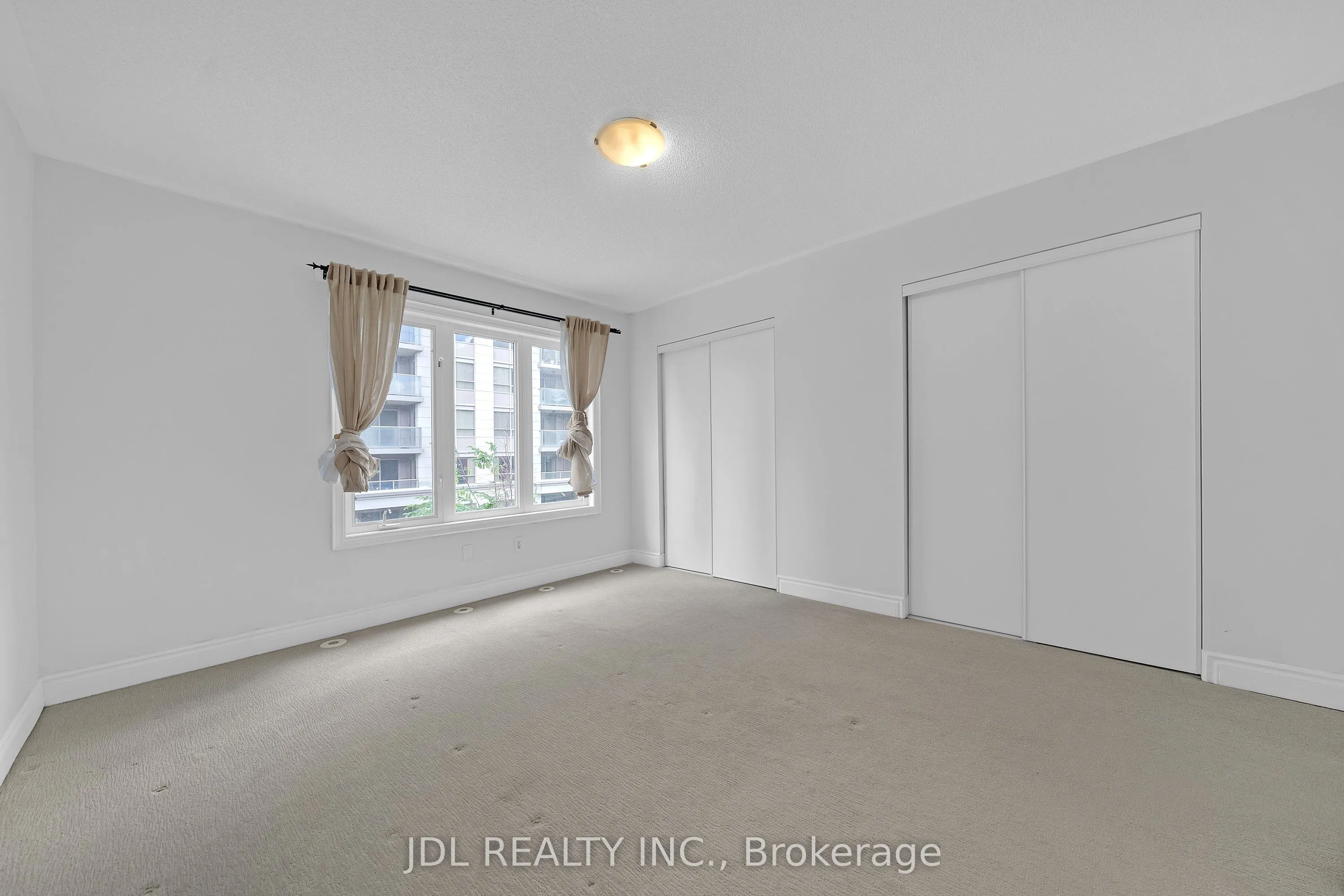 25 Galleria Parkway #23
