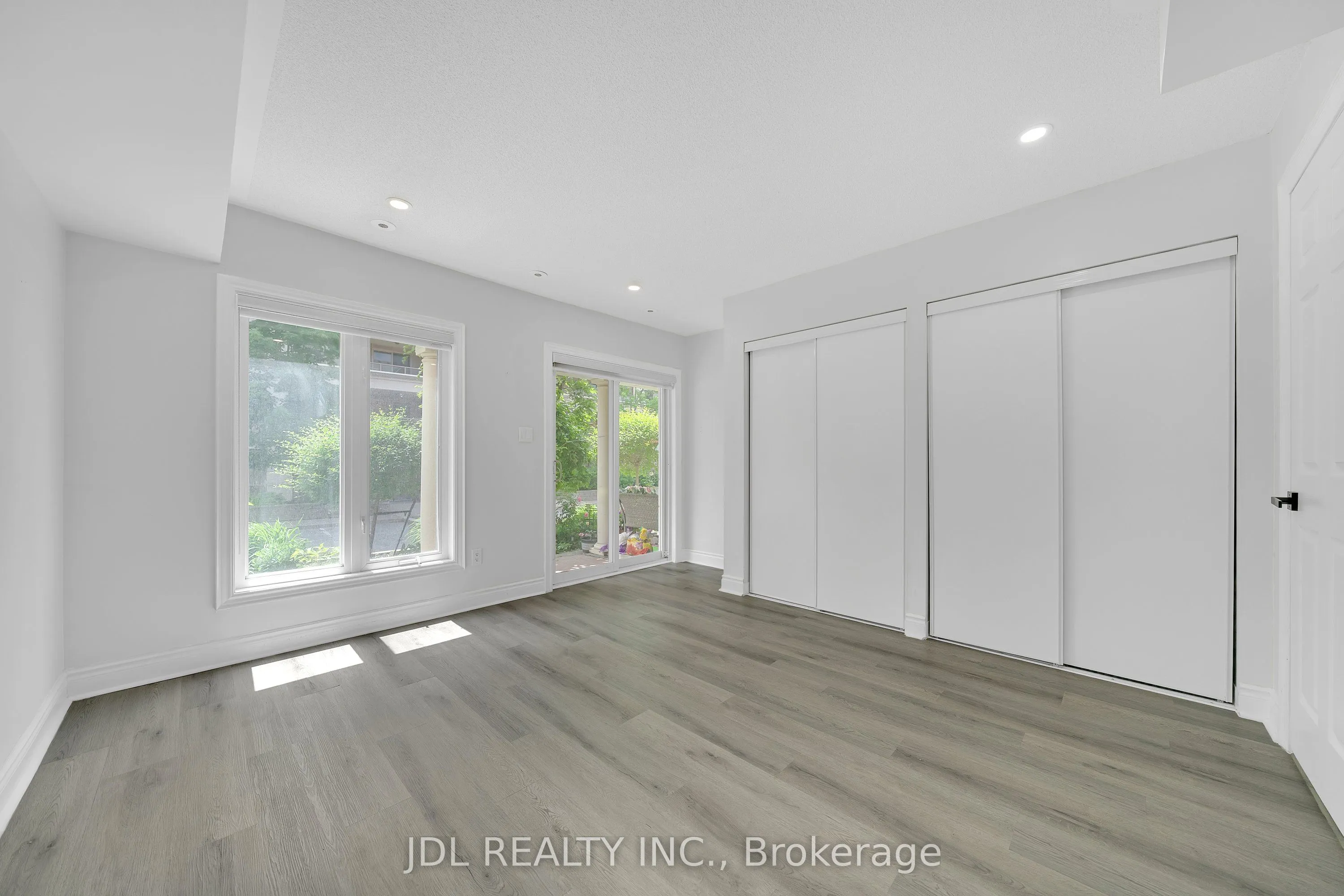 25 Galleria Parkway #23