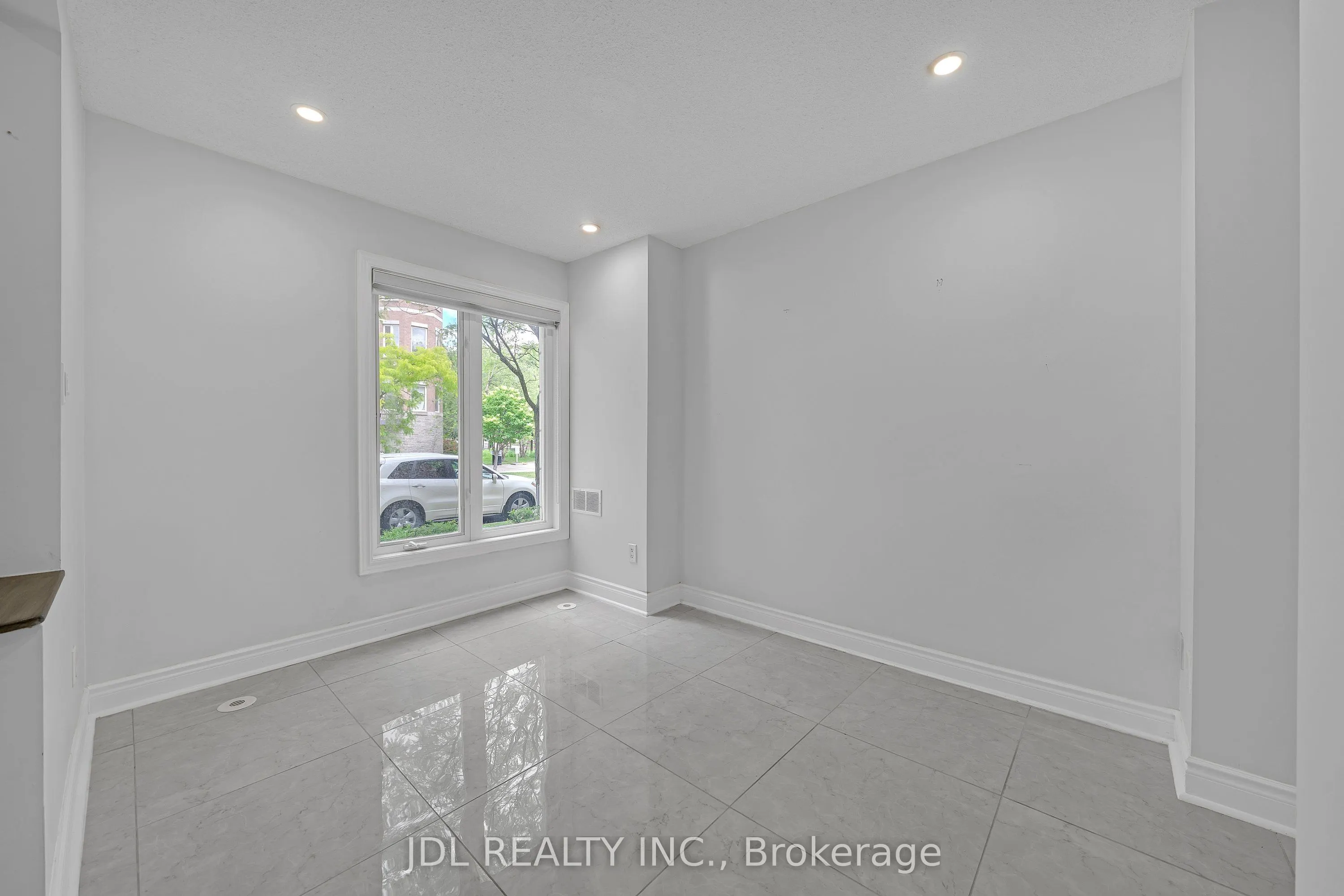 25 Galleria Parkway #23