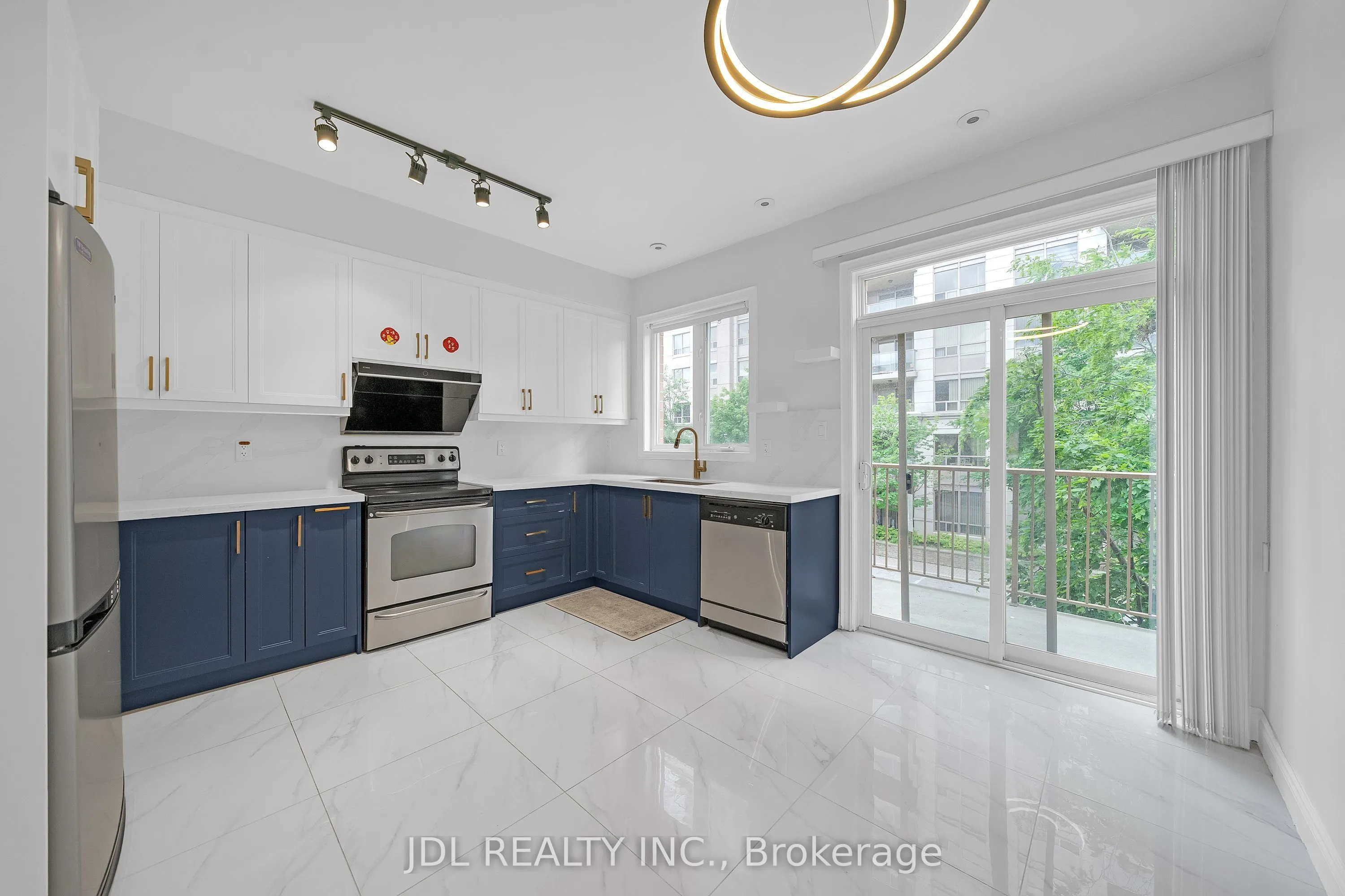 25 Galleria Parkway #23
