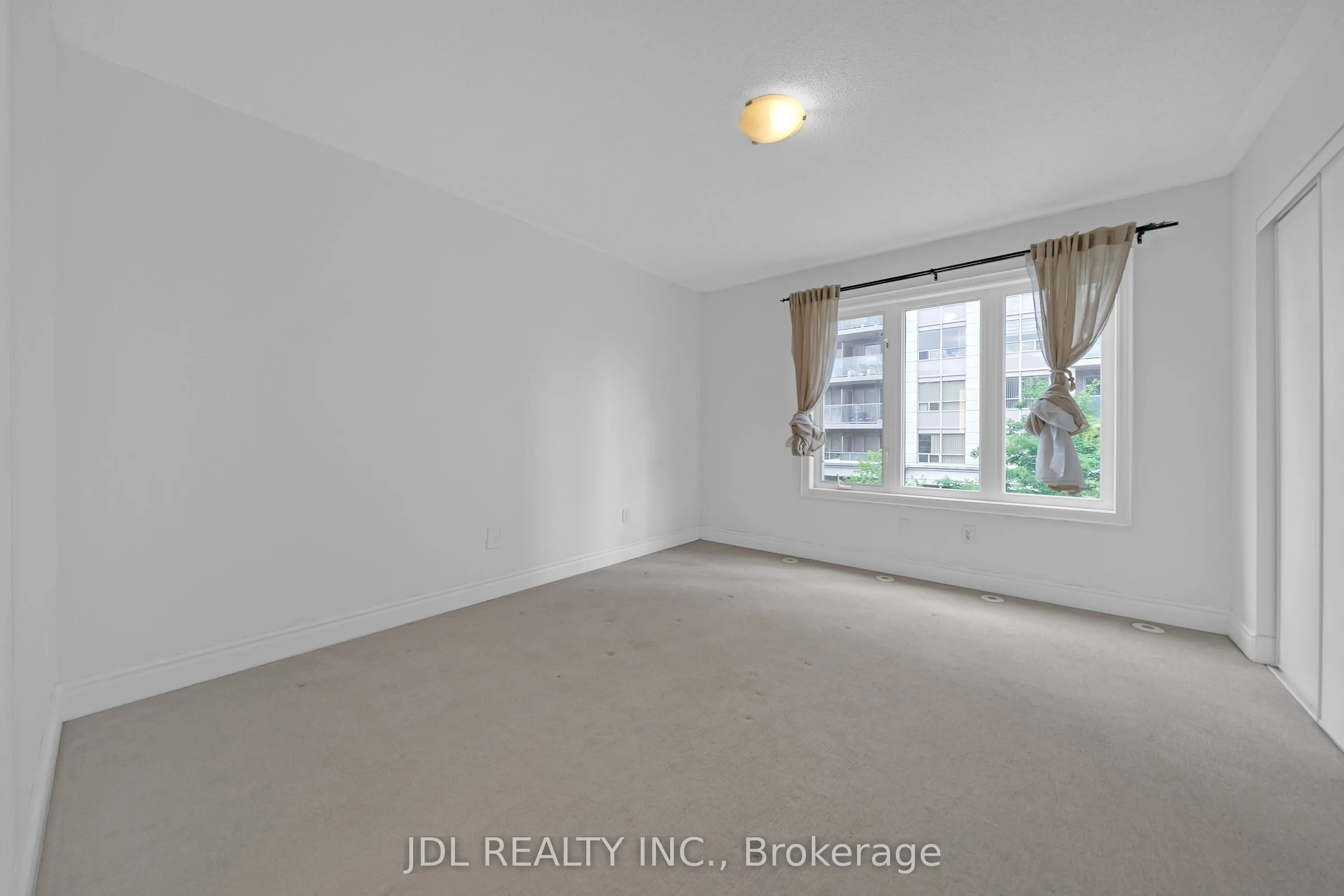 25 Galleria Parkway #23