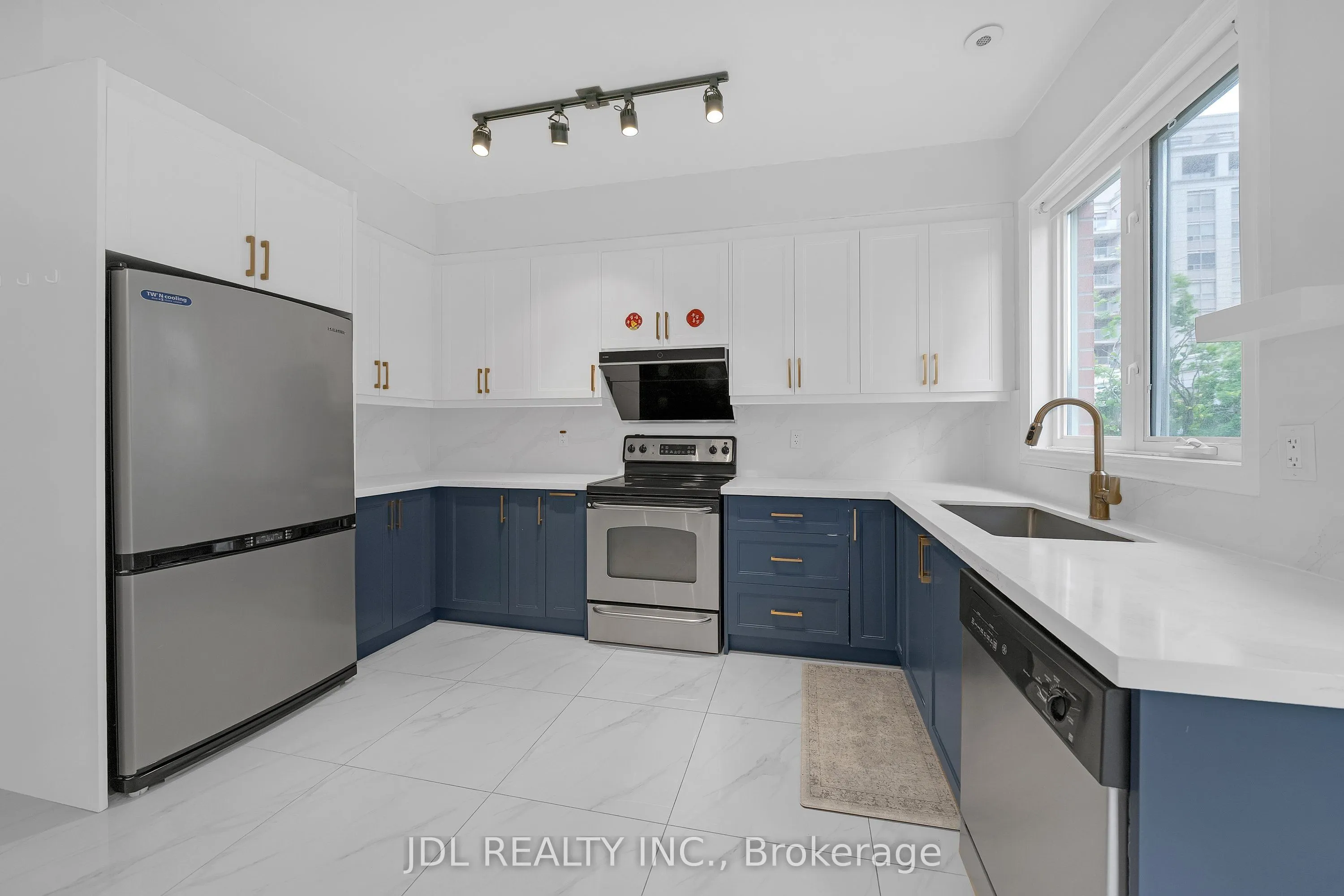 25 Galleria Parkway #23