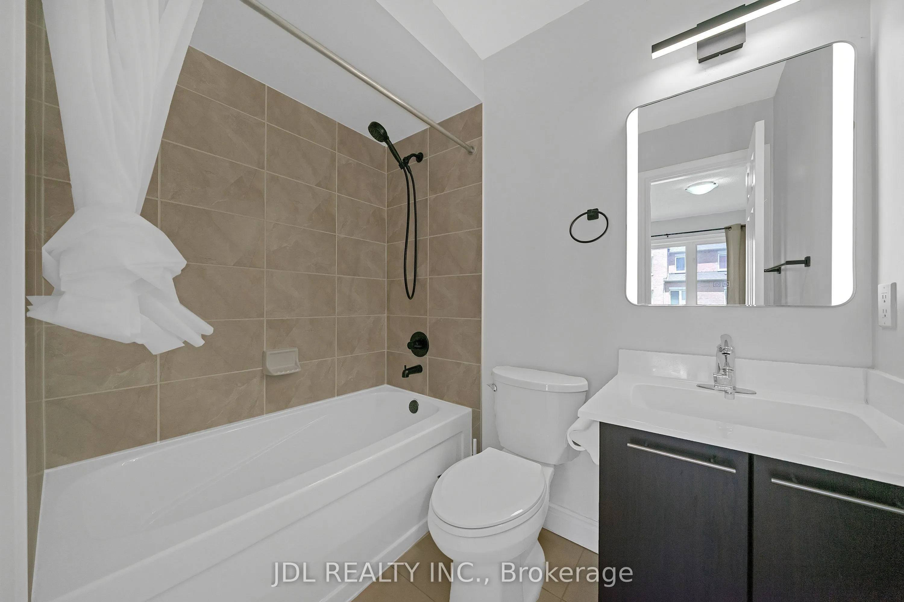 25 Galleria Parkway #23