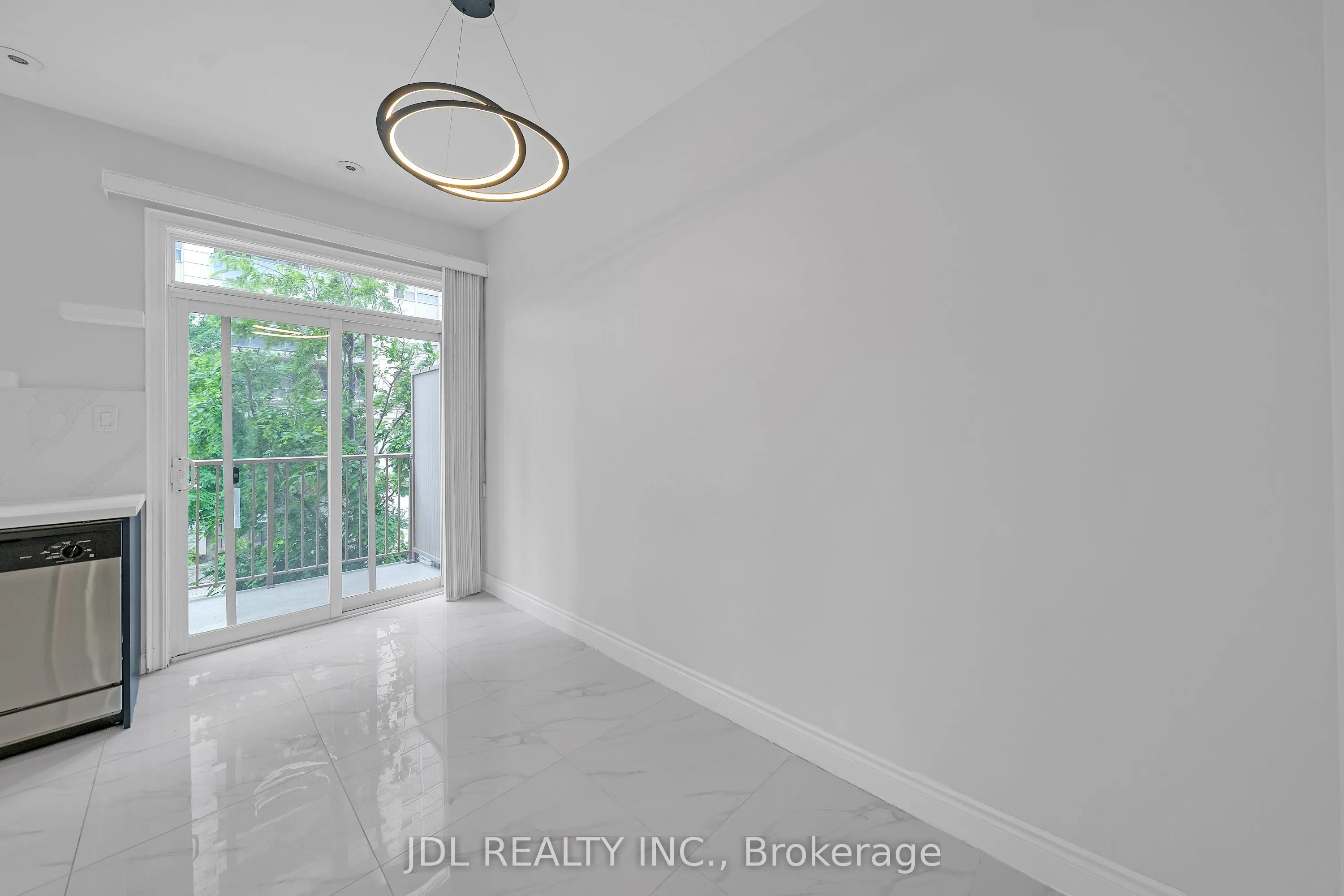 25 Galleria Parkway #23