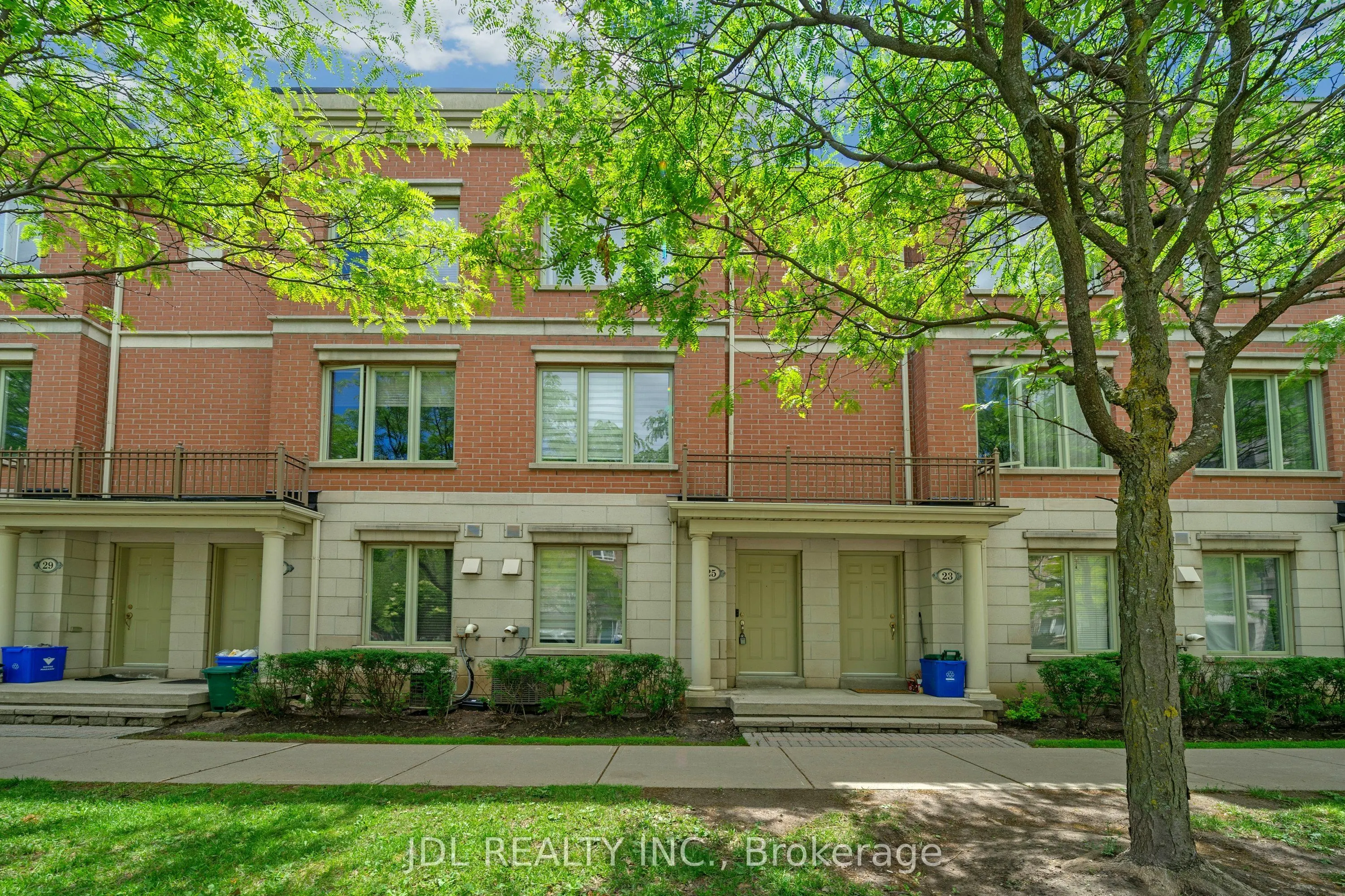 25 Galleria Parkway #23