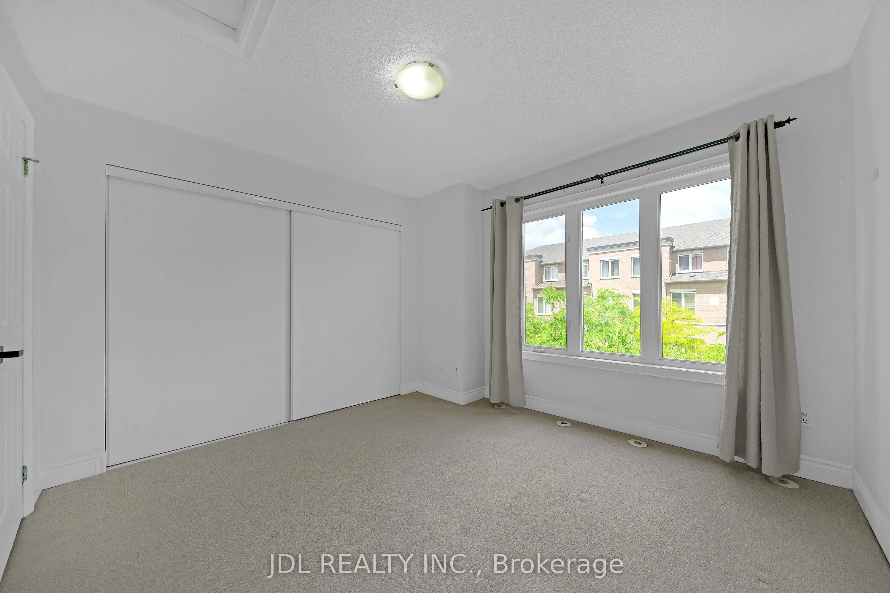 25 Galleria Parkway #23