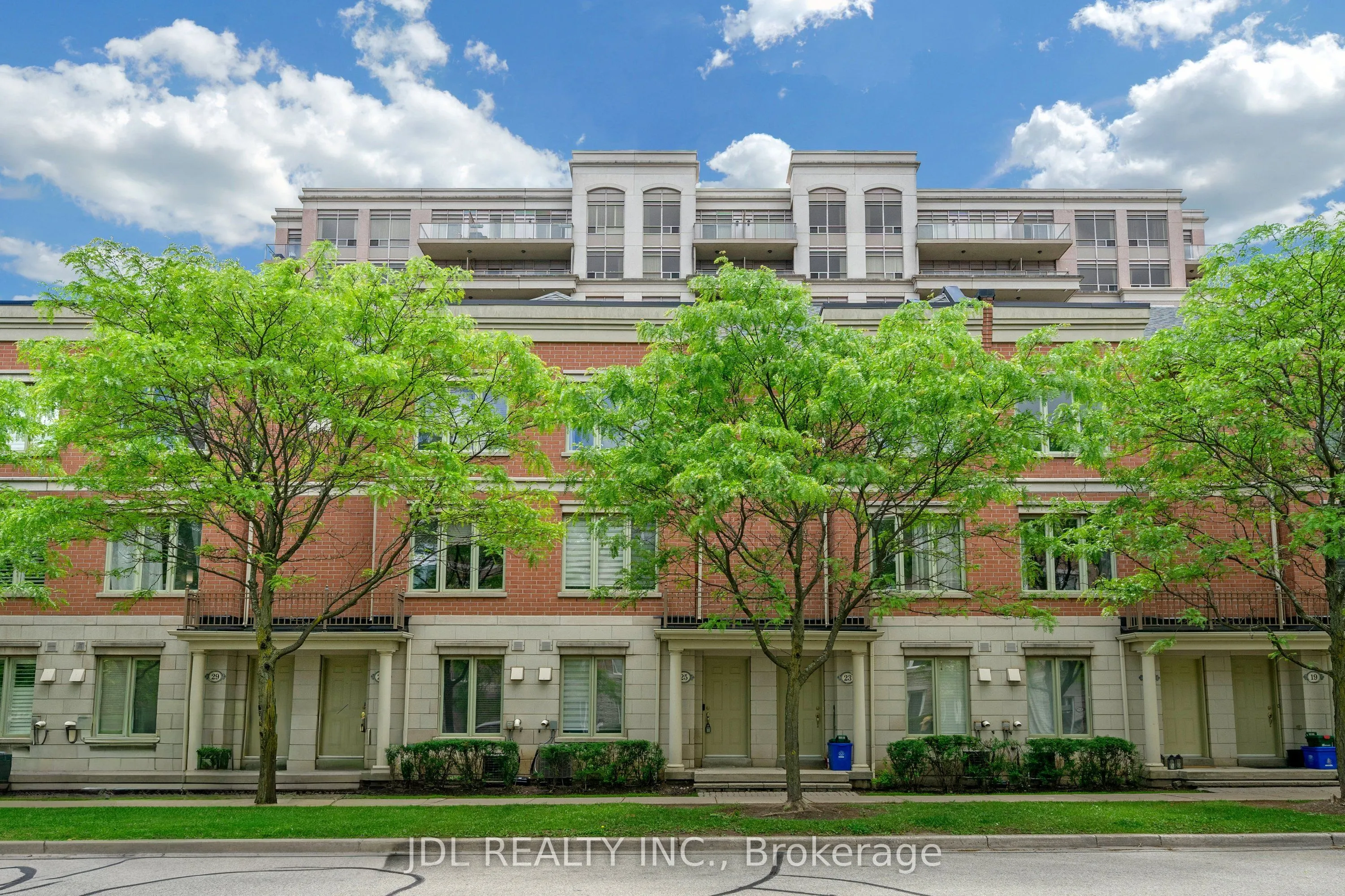 25 Galleria Parkway #23
