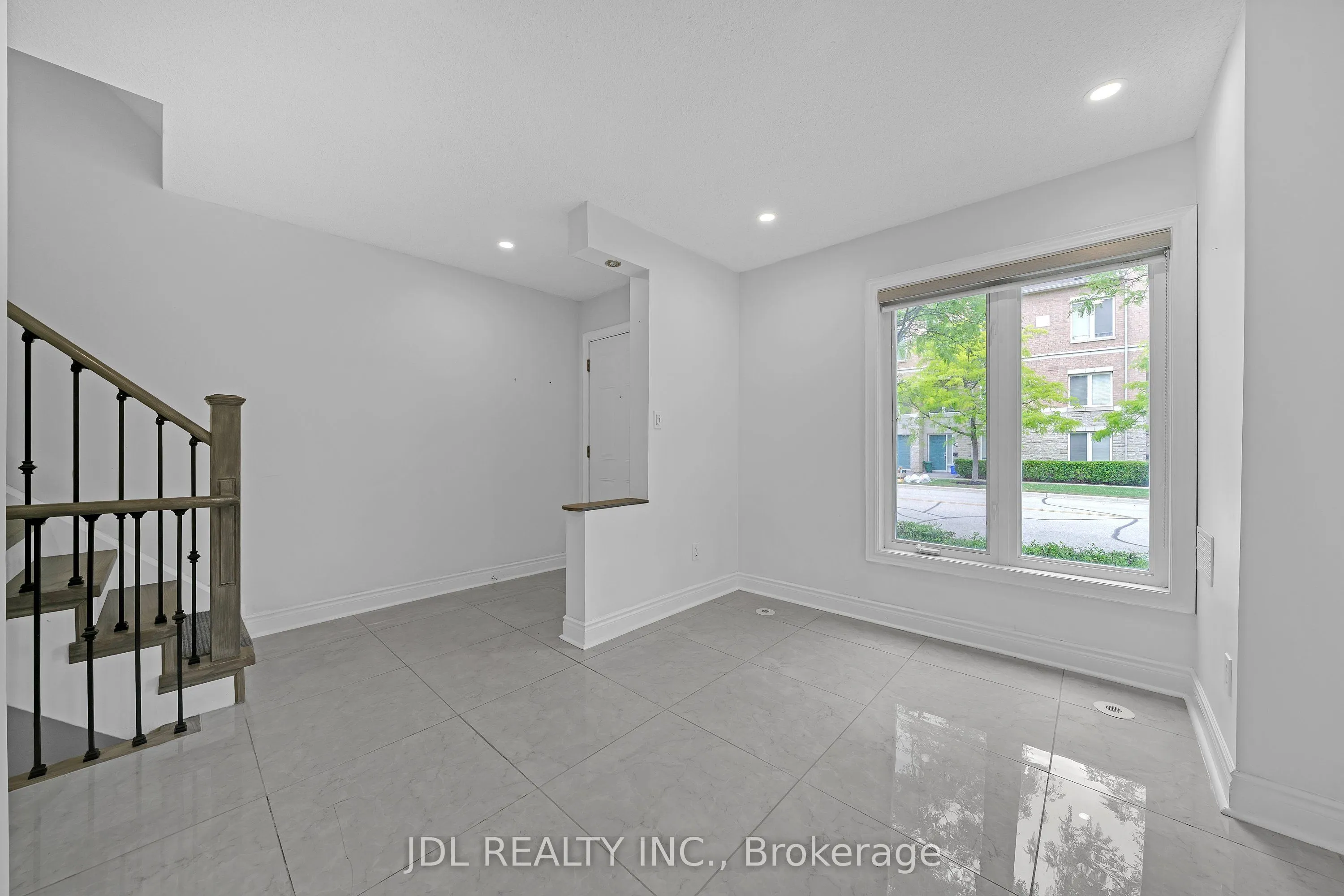 25 Galleria Parkway #23