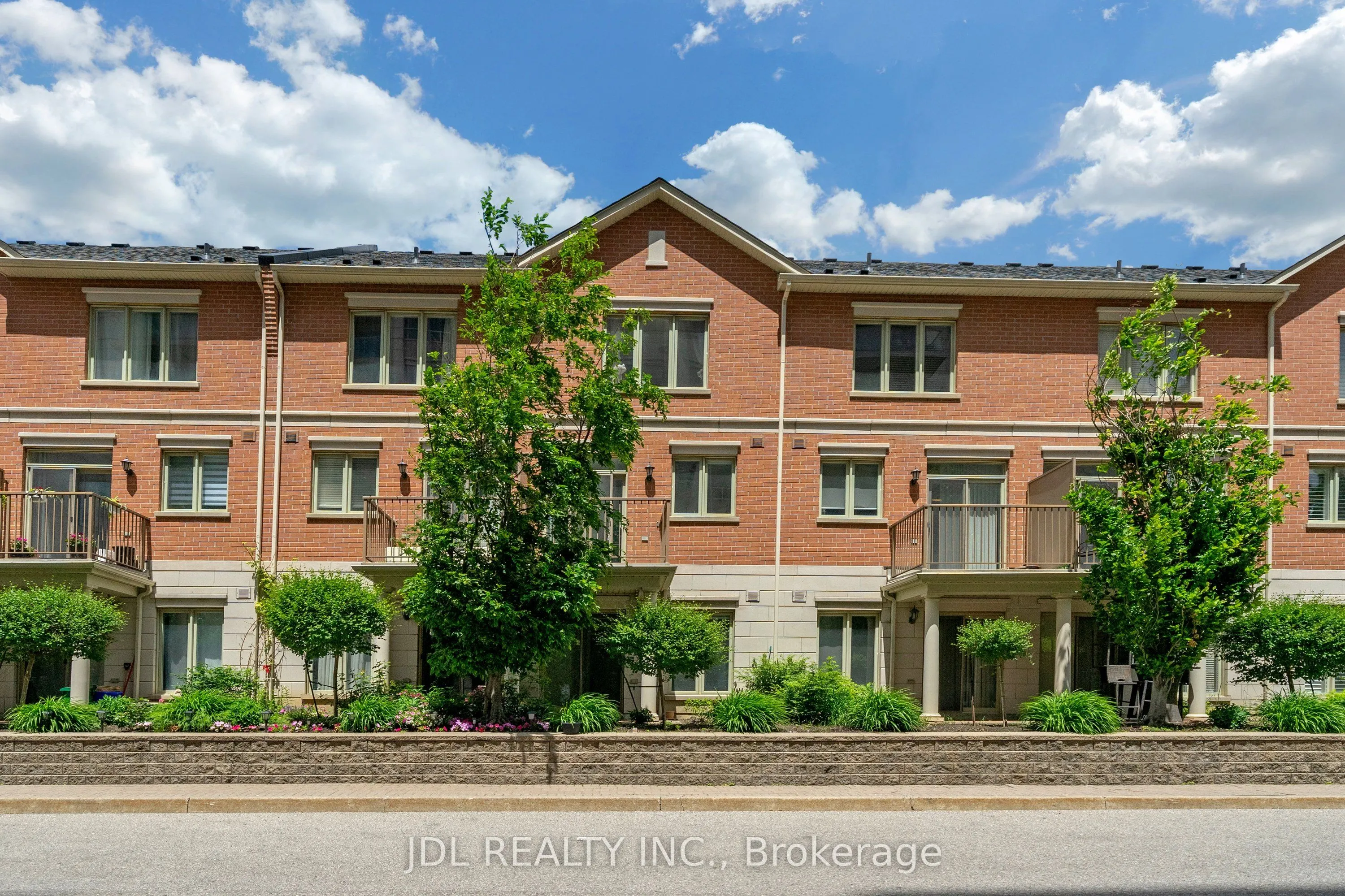 25 Galleria Parkway #23